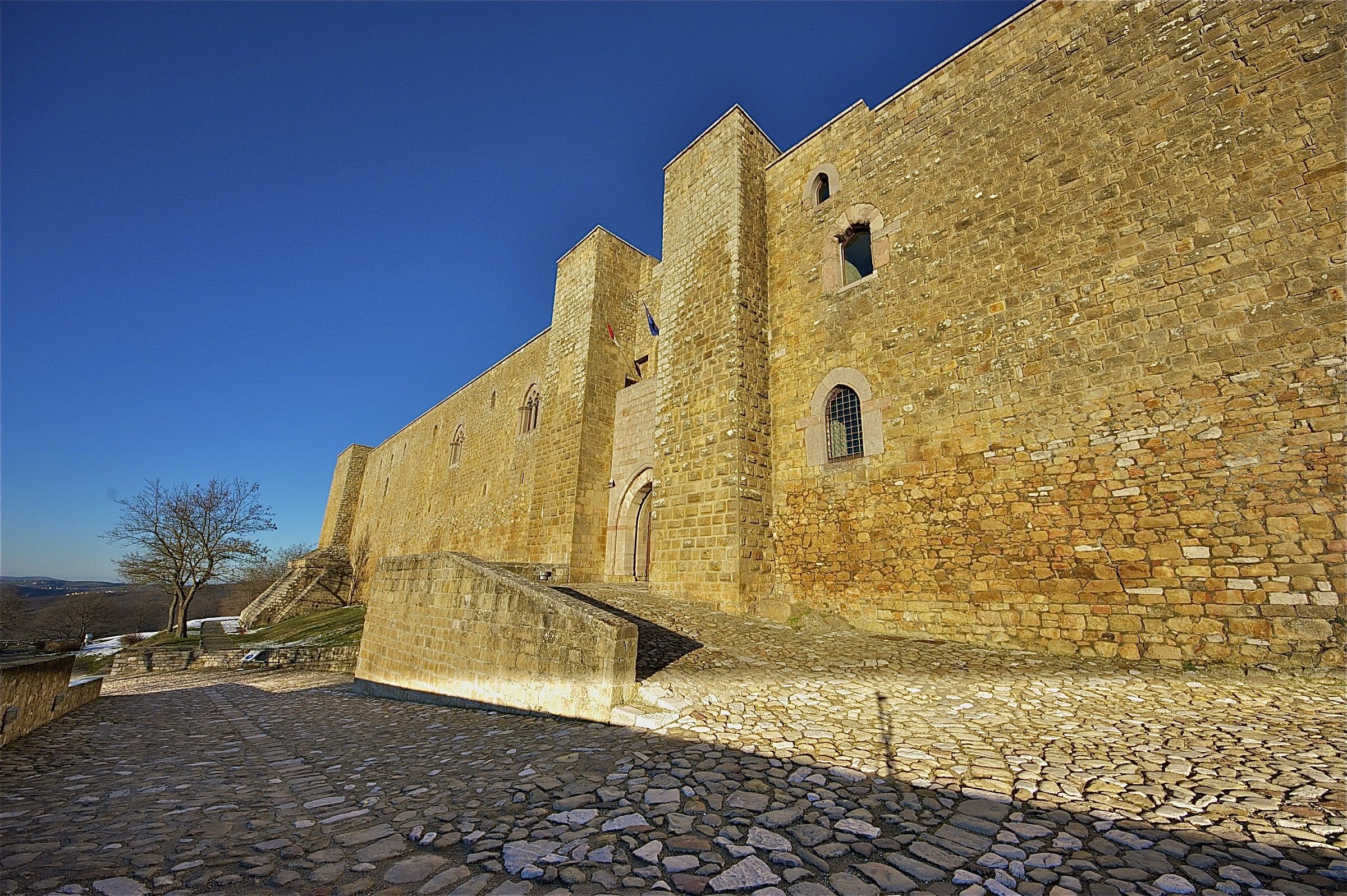 Castle of Frederick II of Lagopesole (pcs)
