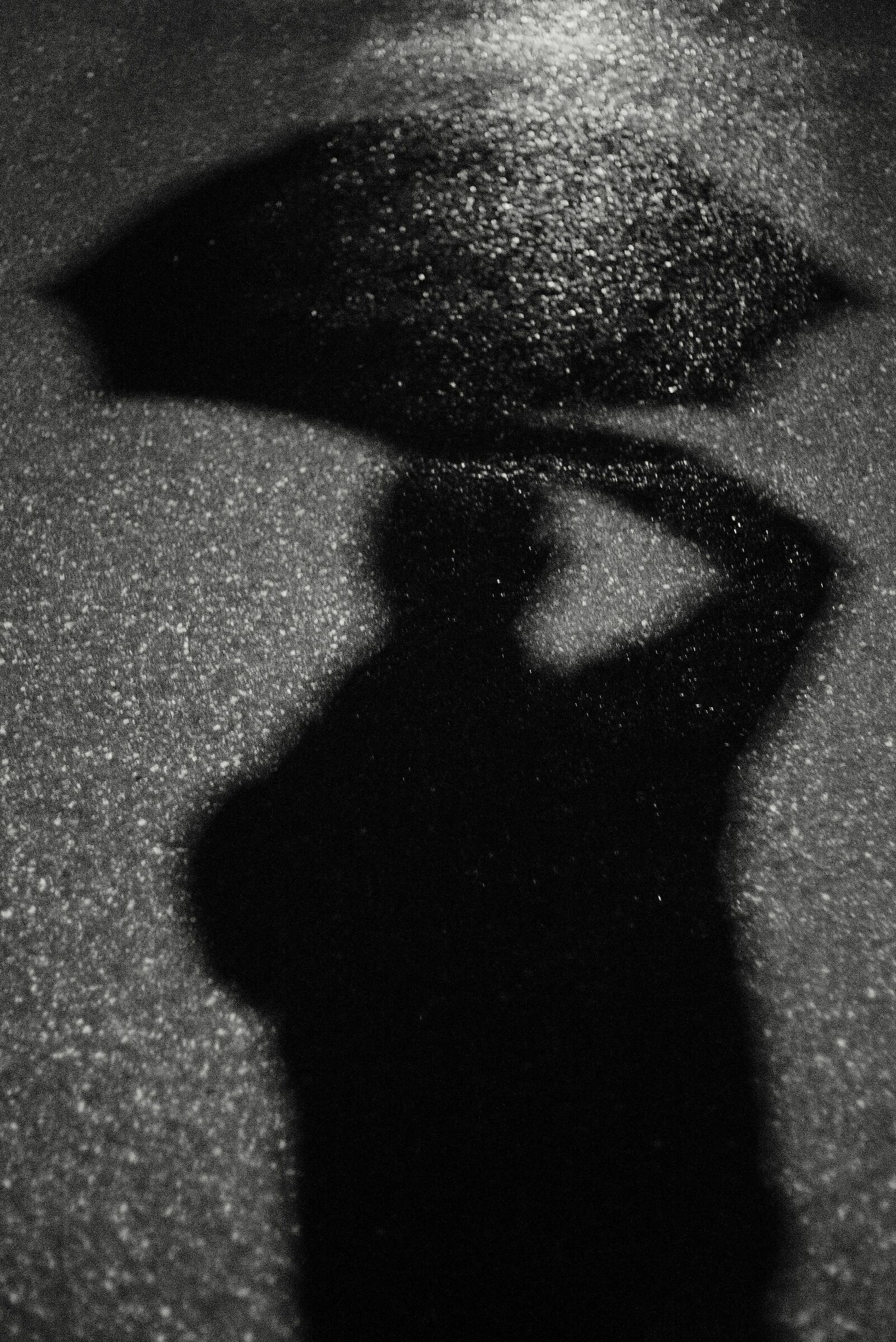 Selfie notturno sotto la pioggia