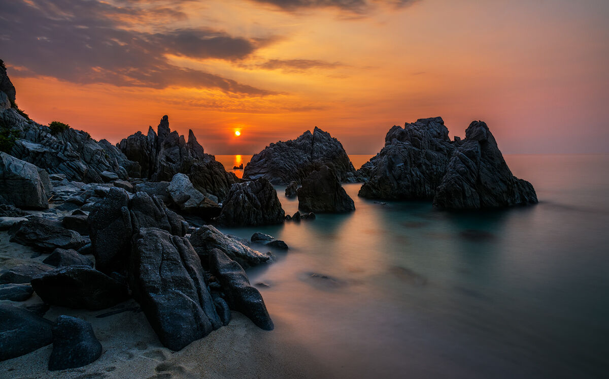 Il sole tramonta per poi risorgere