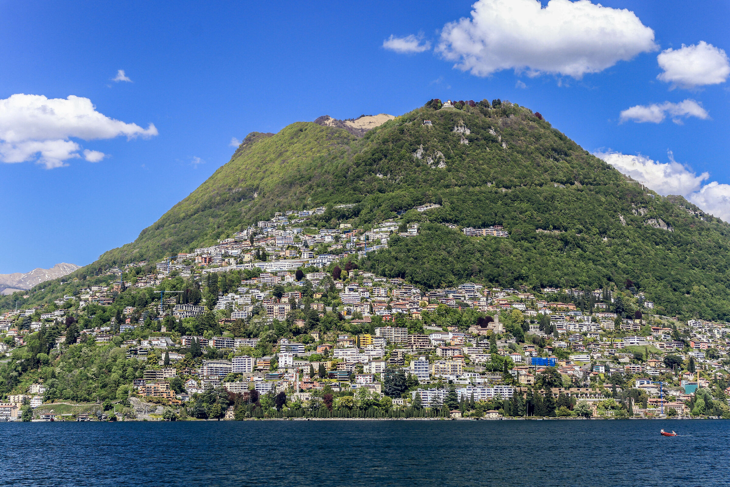Il Monte Bré visto dal battello