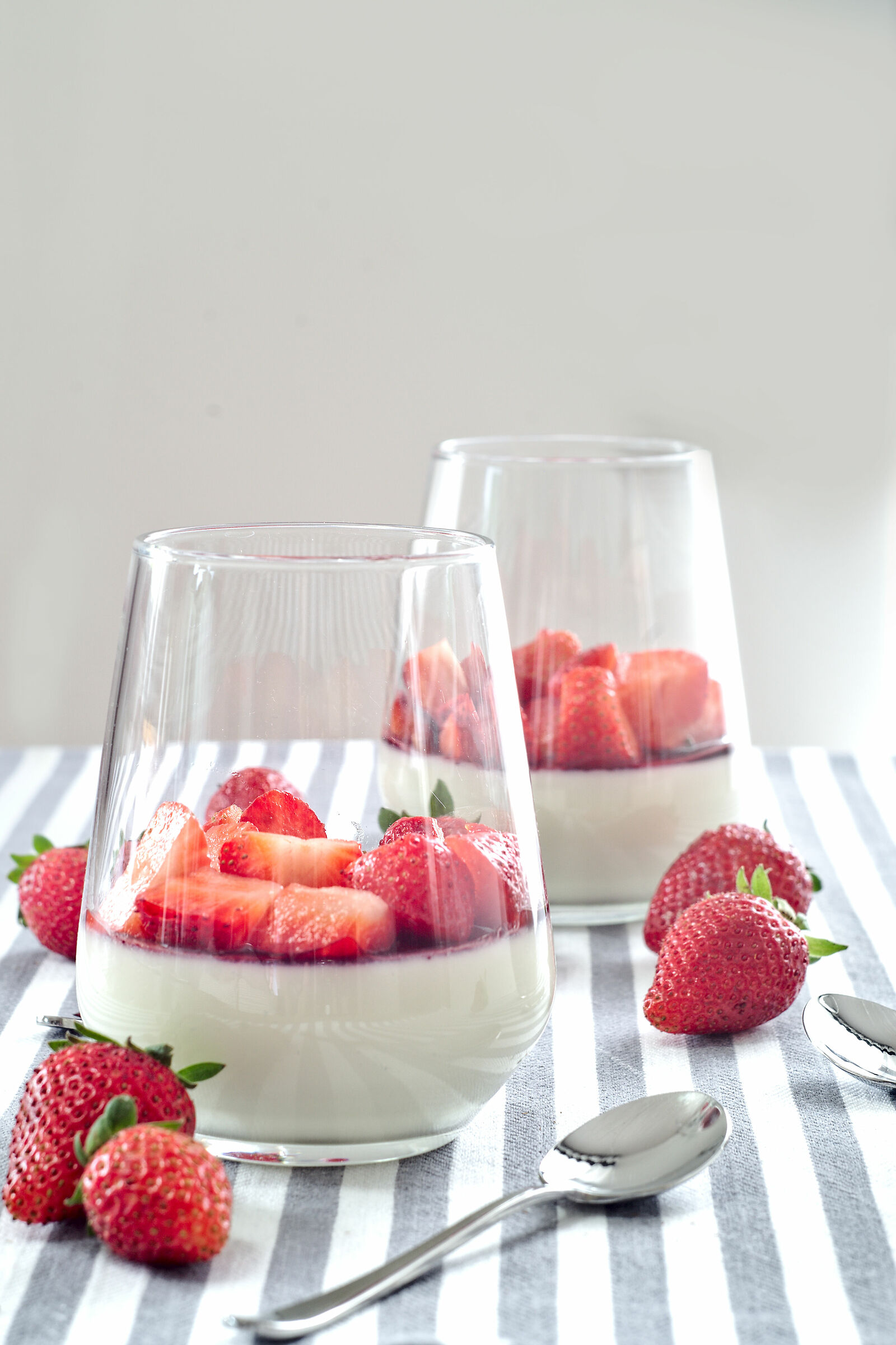 Panna cotta with strawberries