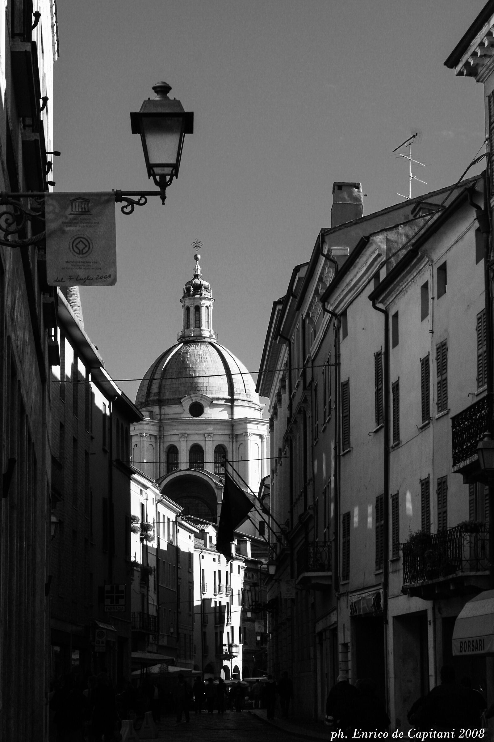 Entering the center of Mantua from the West