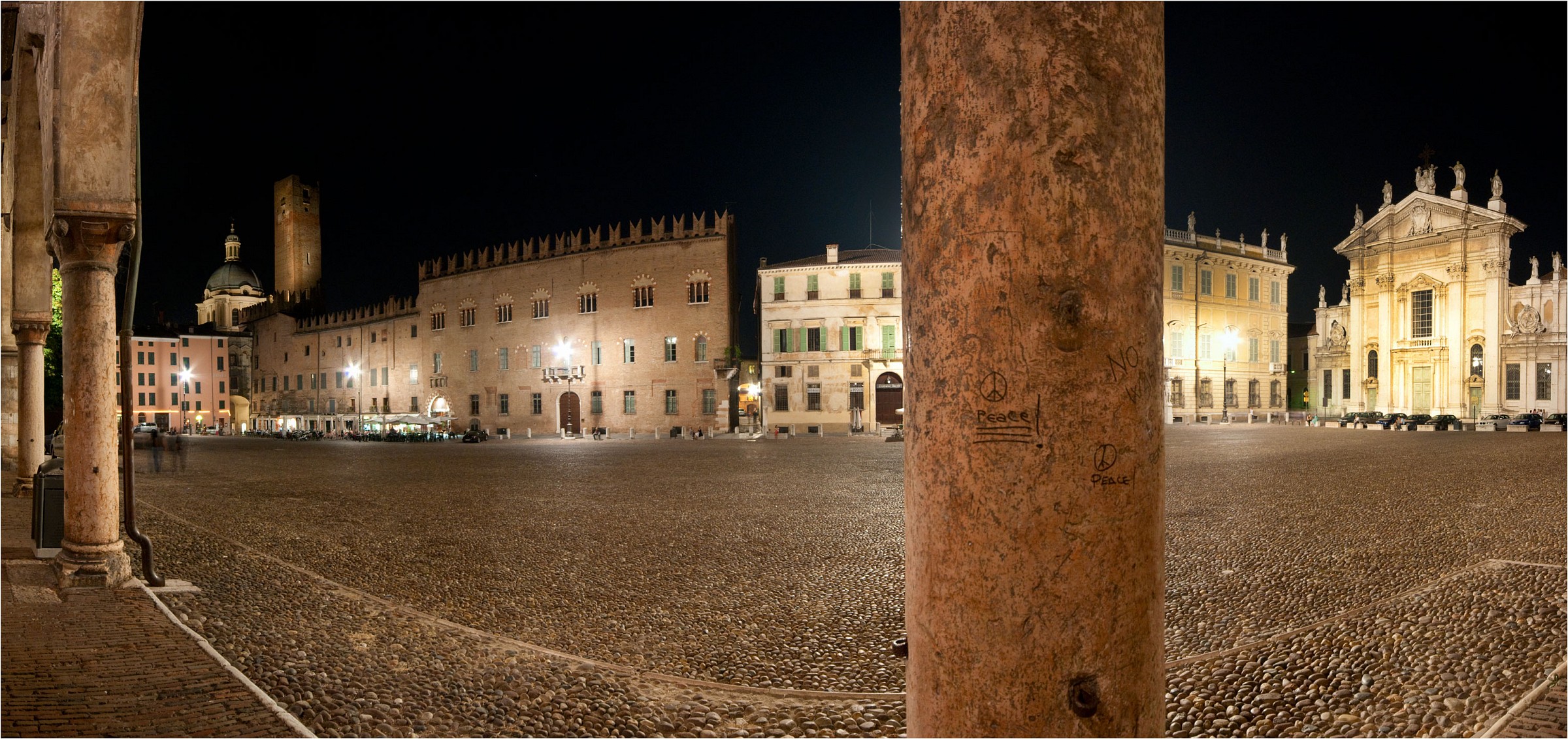 Mantova - Panoramica di Piazza Sordello