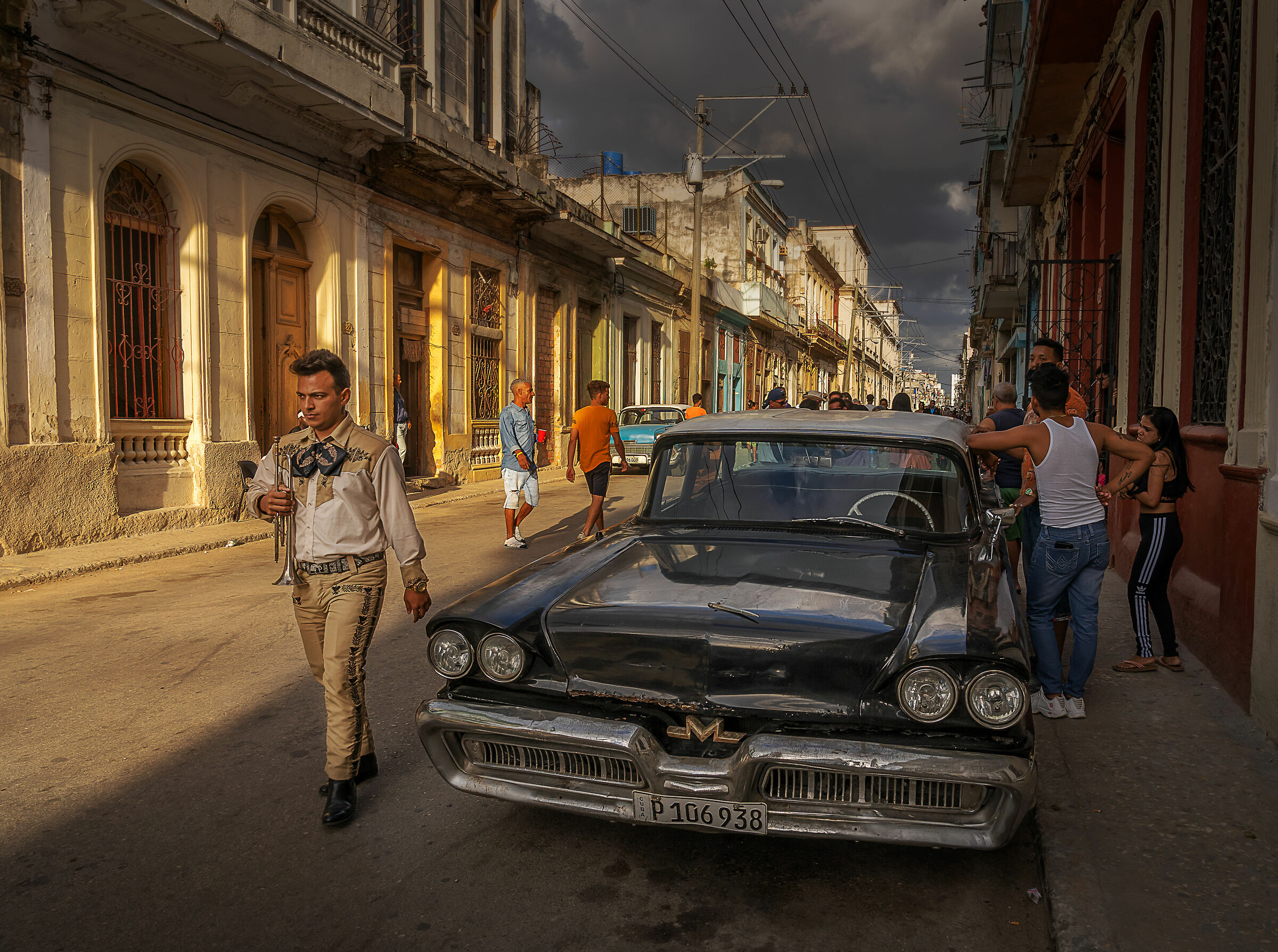 Walking in Havana