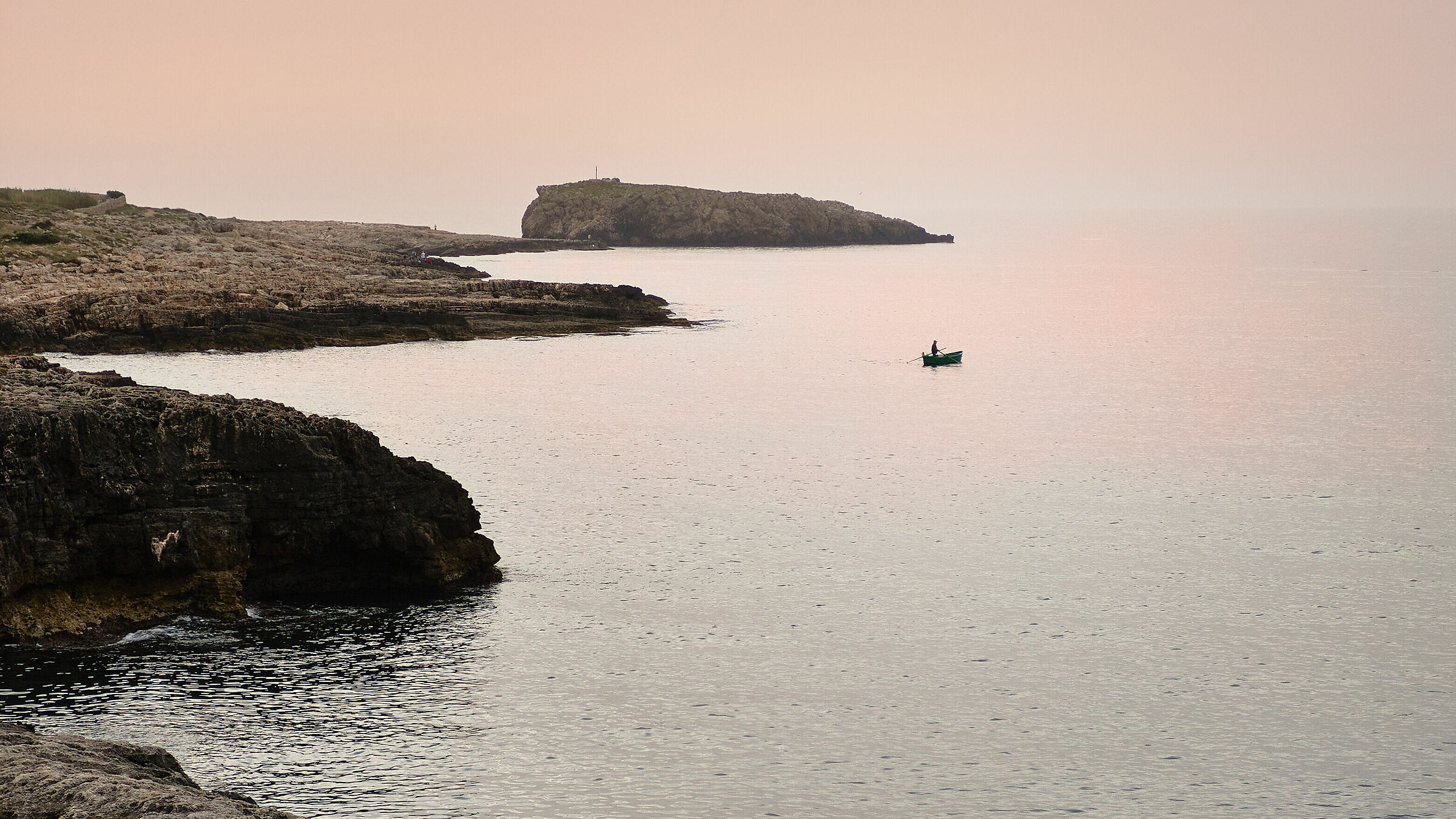Scoglio dell'eremita con barca