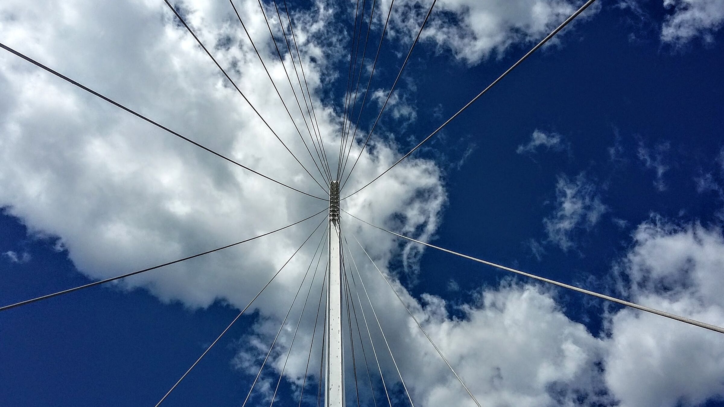 I tiranti del ponte pedonale Thaon Ravel di La Spezia