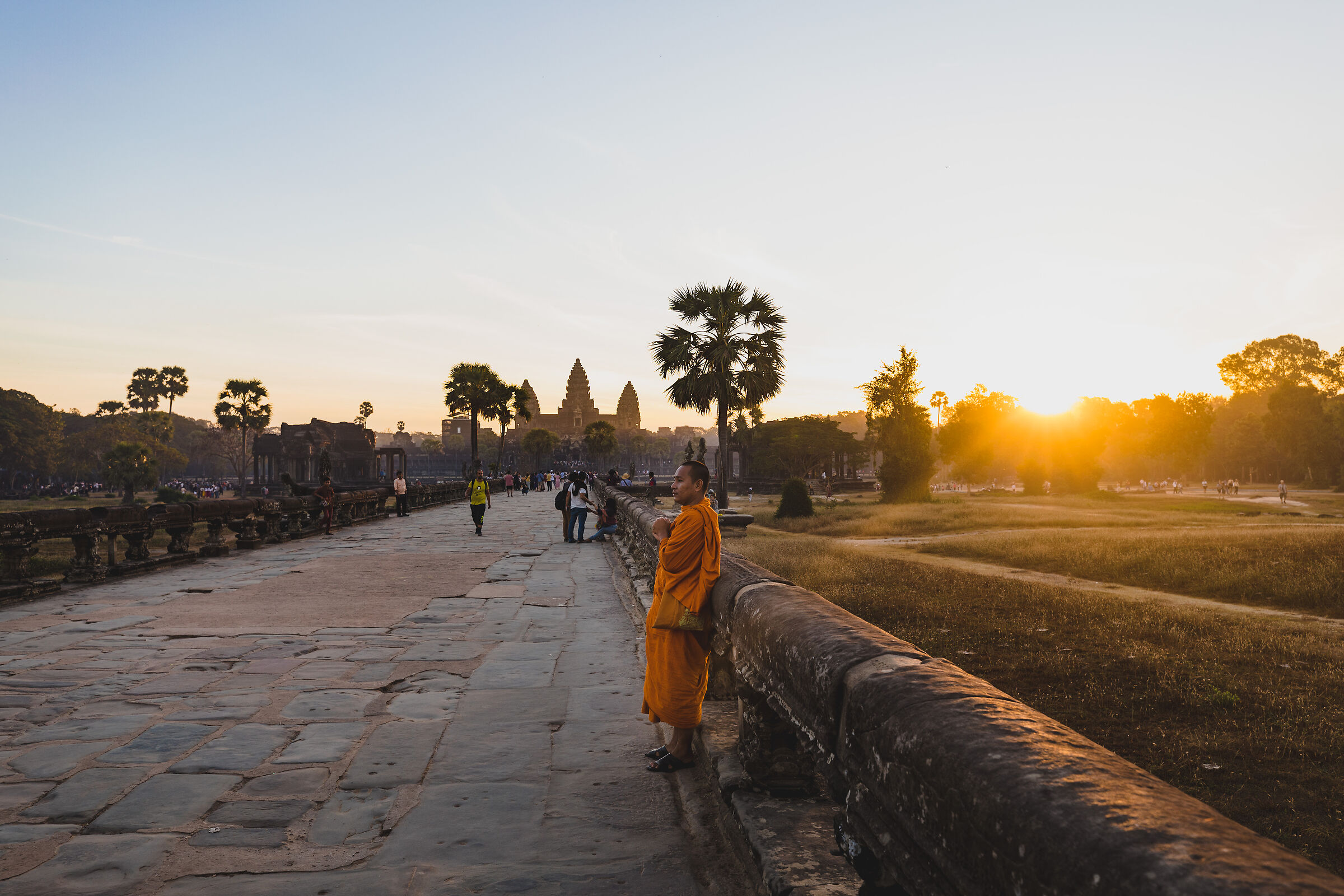 I primi raggi di sole su Angkor Wat