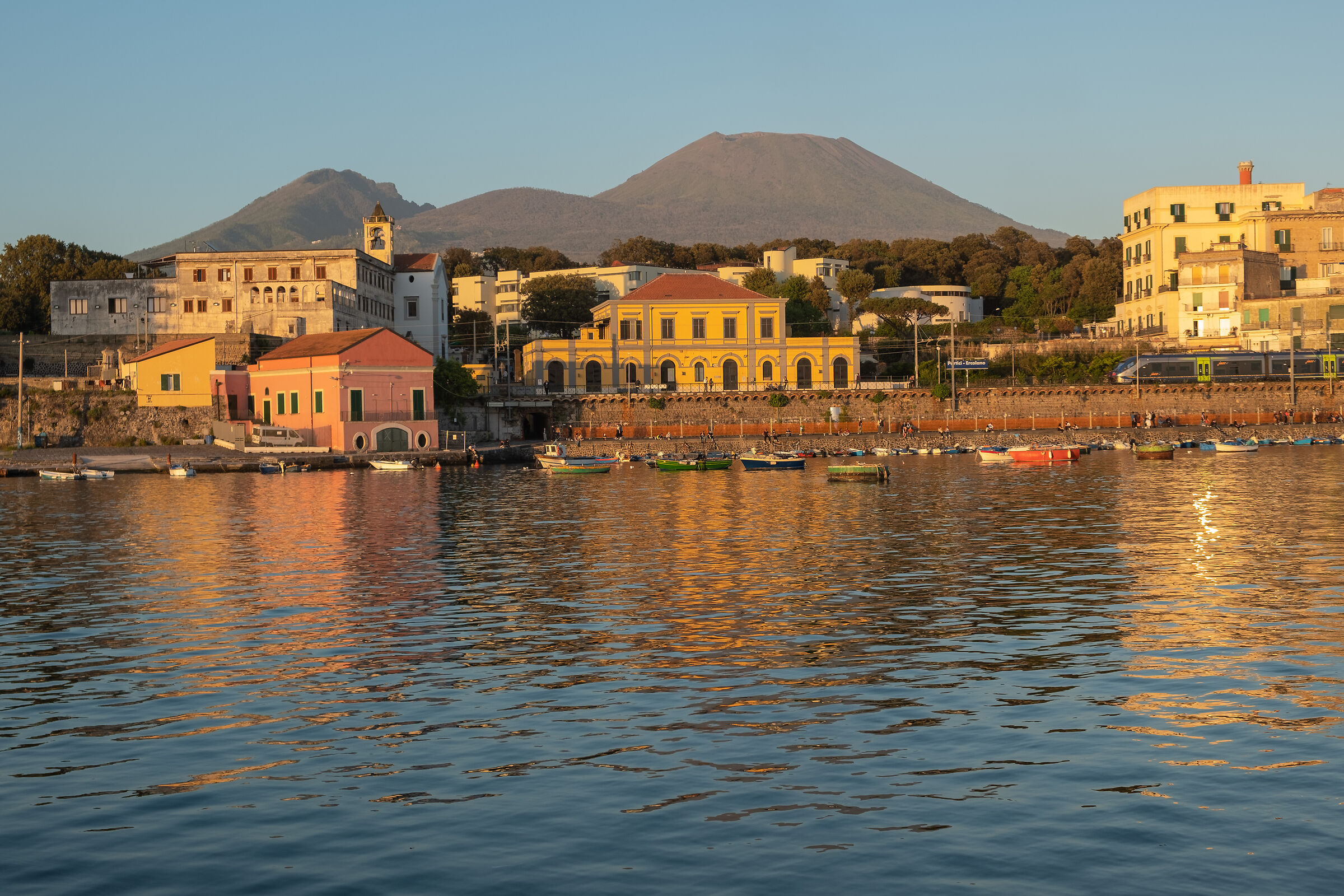Vesuvius, how to make this photo more interesting?