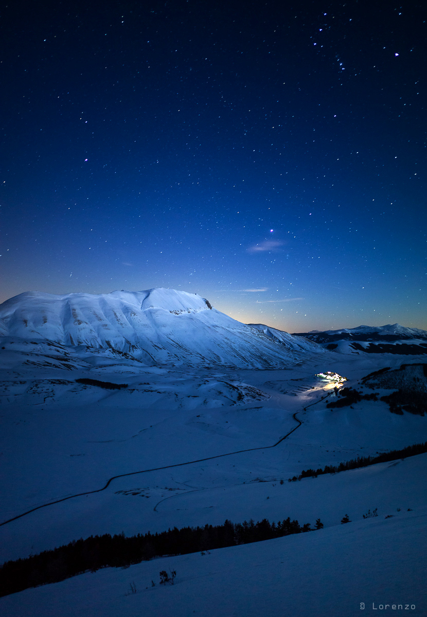 Castelluccio and stars vector
