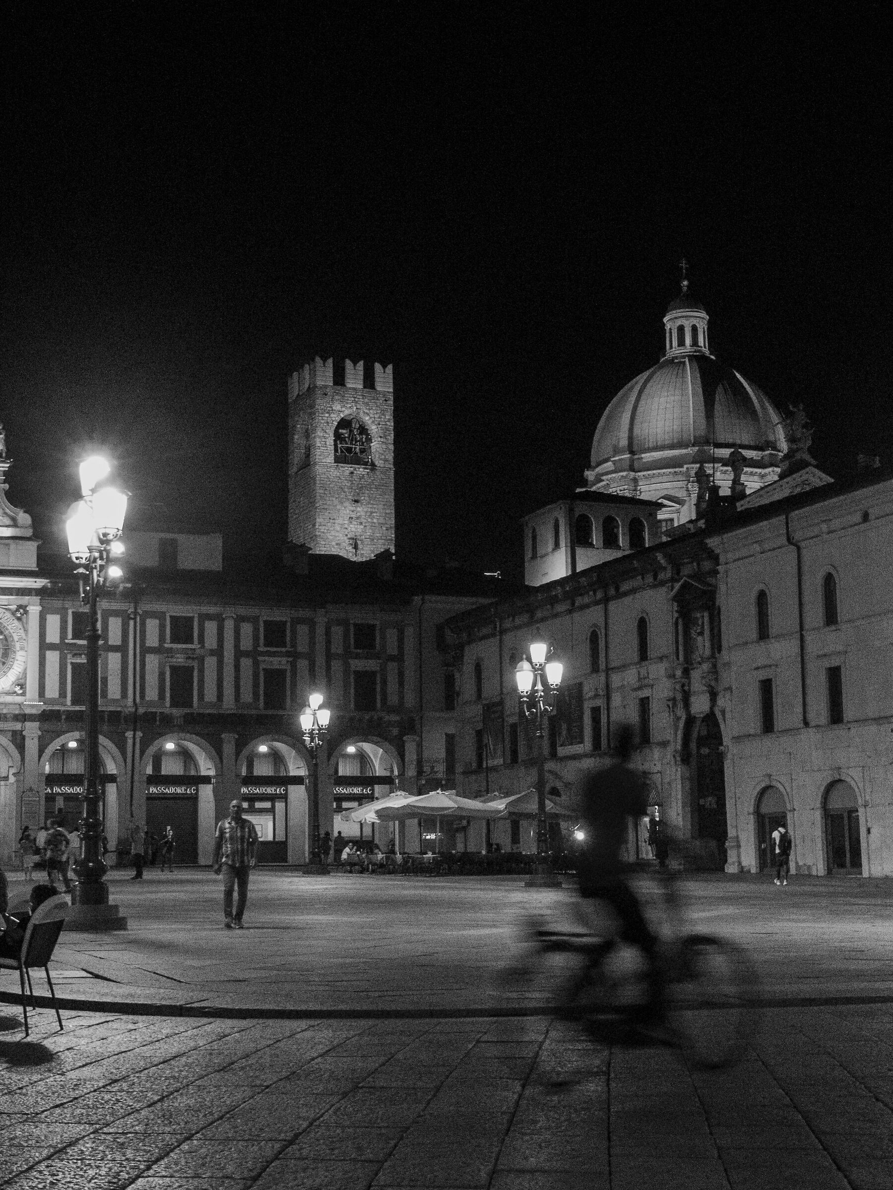 Una sera in Piazza Loggia
