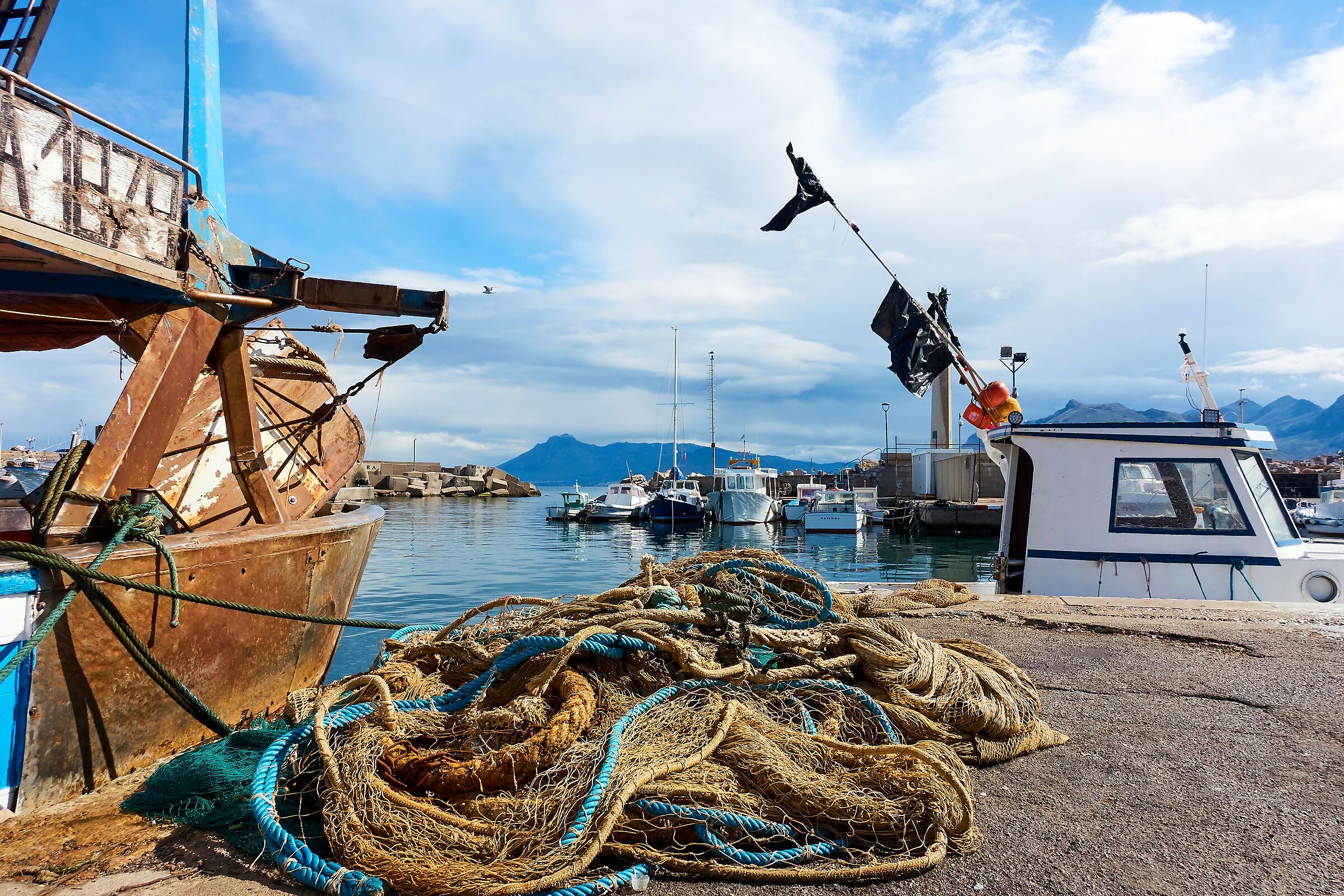 Porticello: nel silenzio solo una sbattere di ali