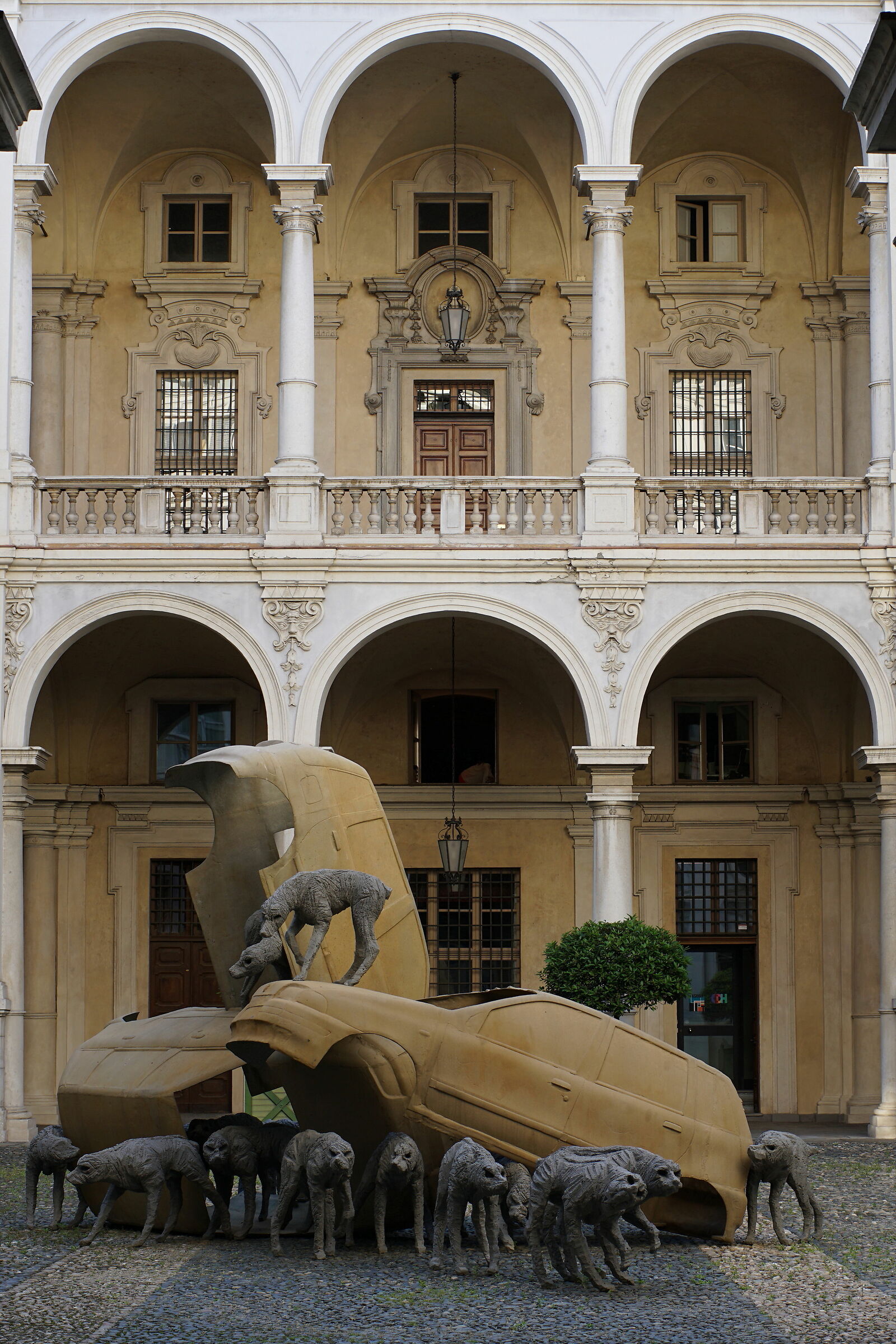 opere d arte nei cortili