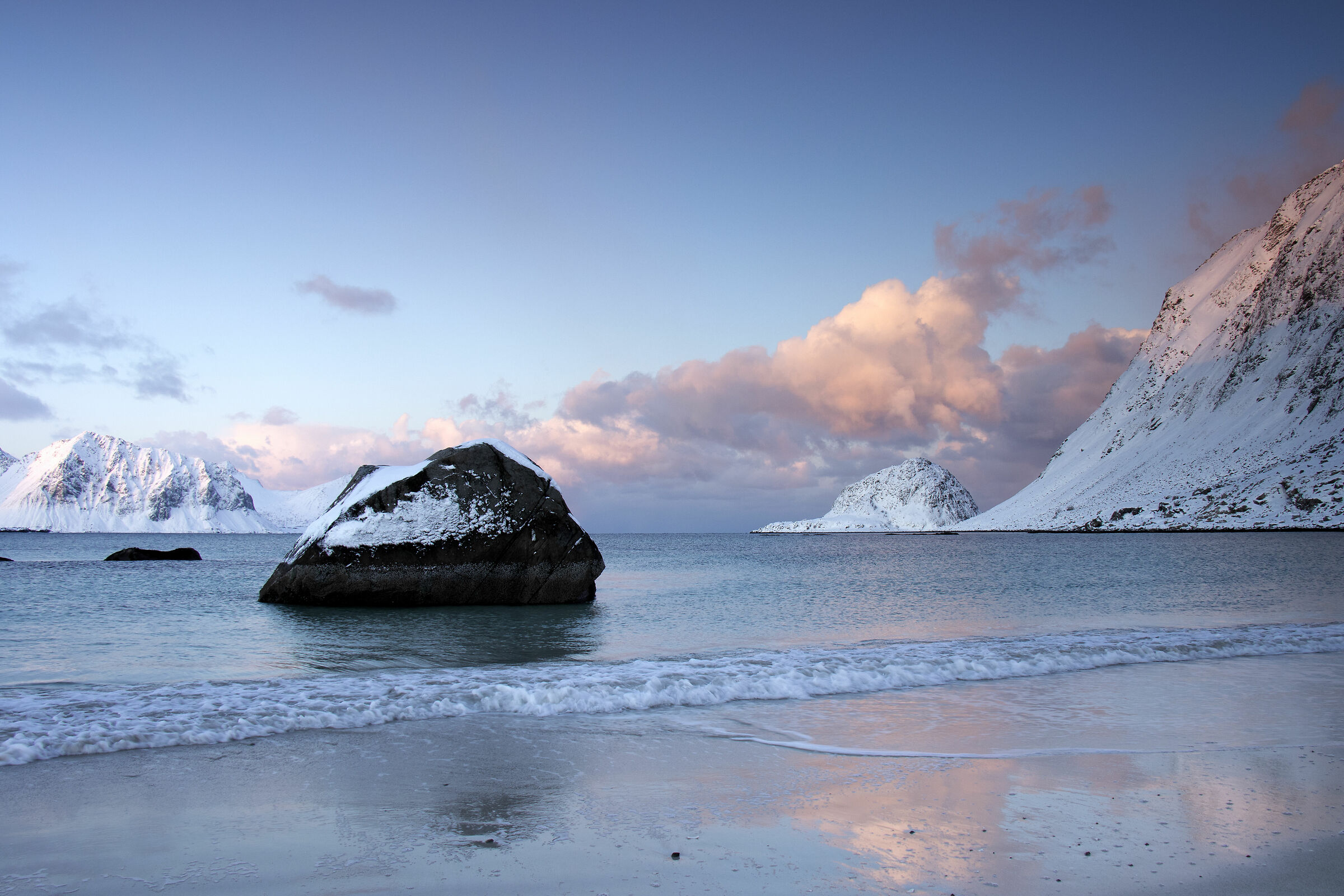 to the sea, Lofoten Islands (Norway)