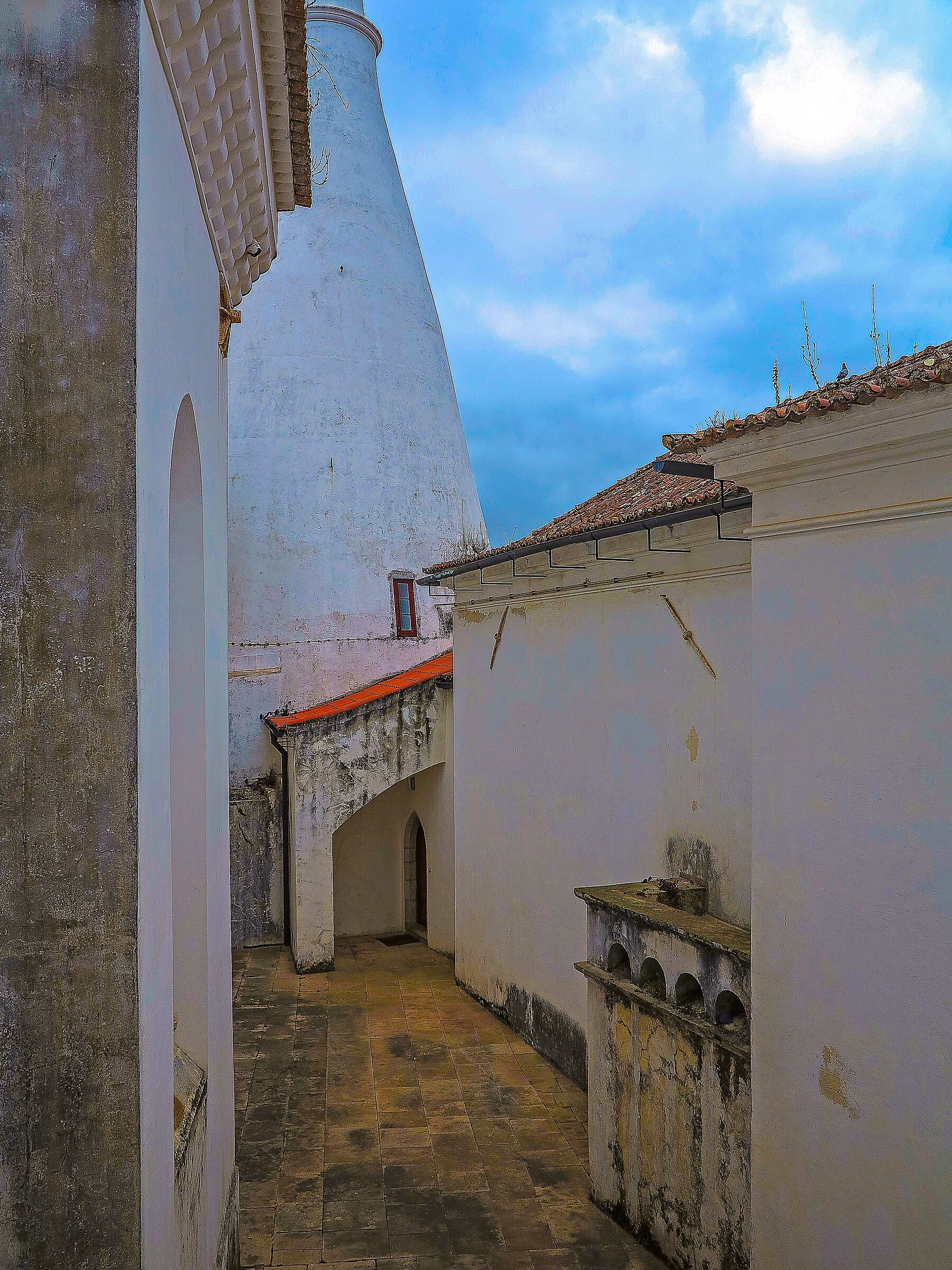 courtyard interior of the Palacio Nacional de Sintra