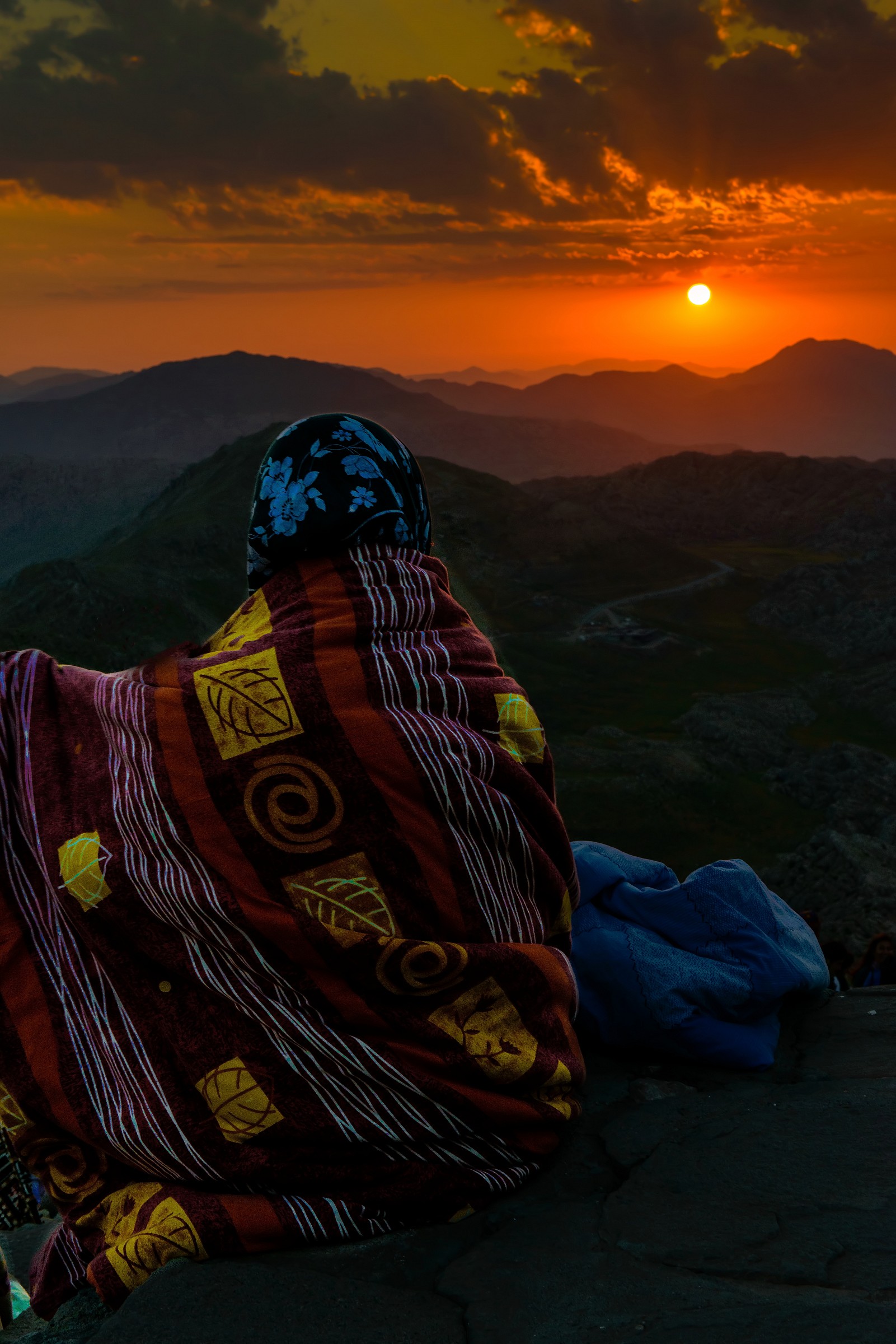 4, 55 the sun rises seen from Mount Nemrut