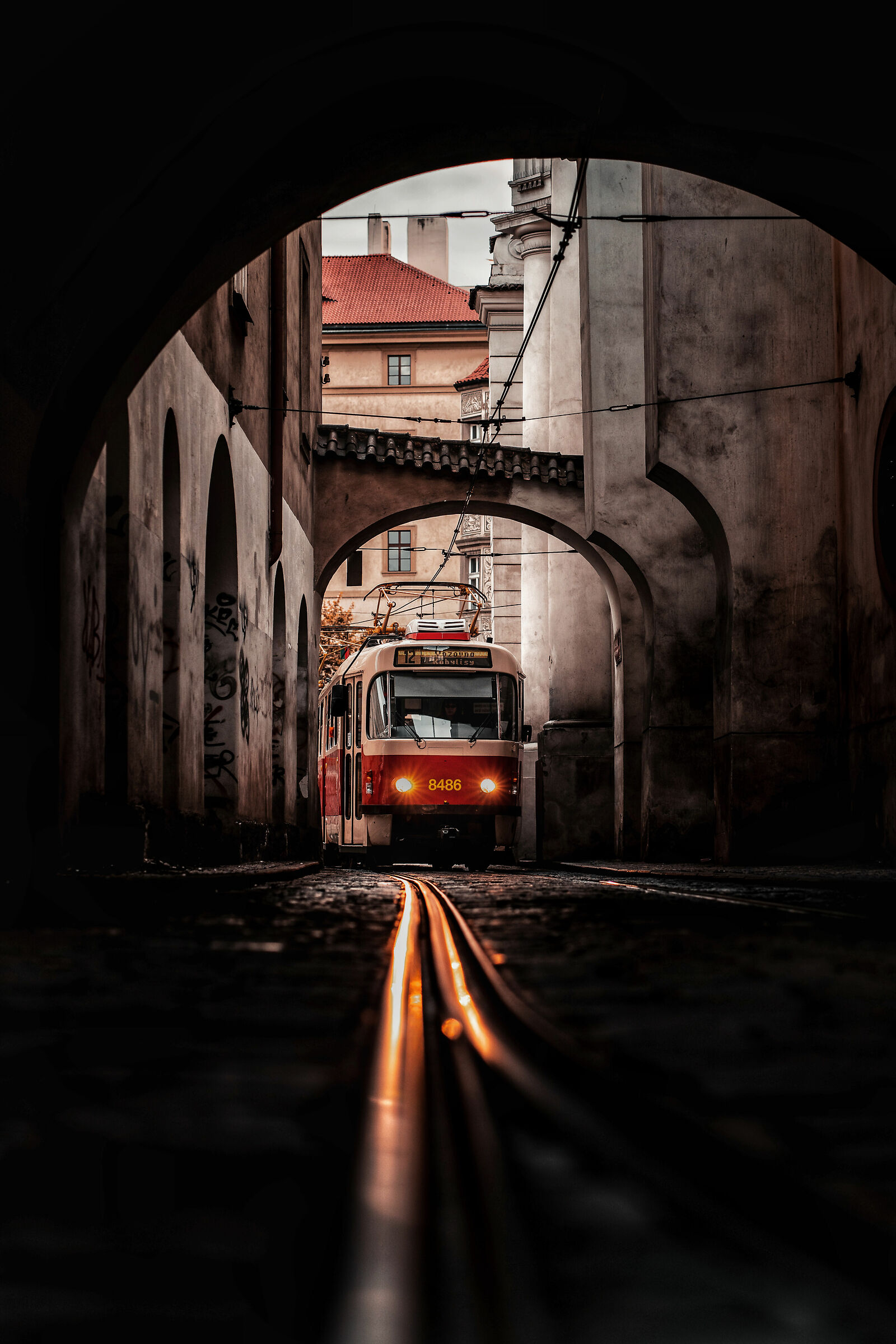 Un solo binario e due direzioni .