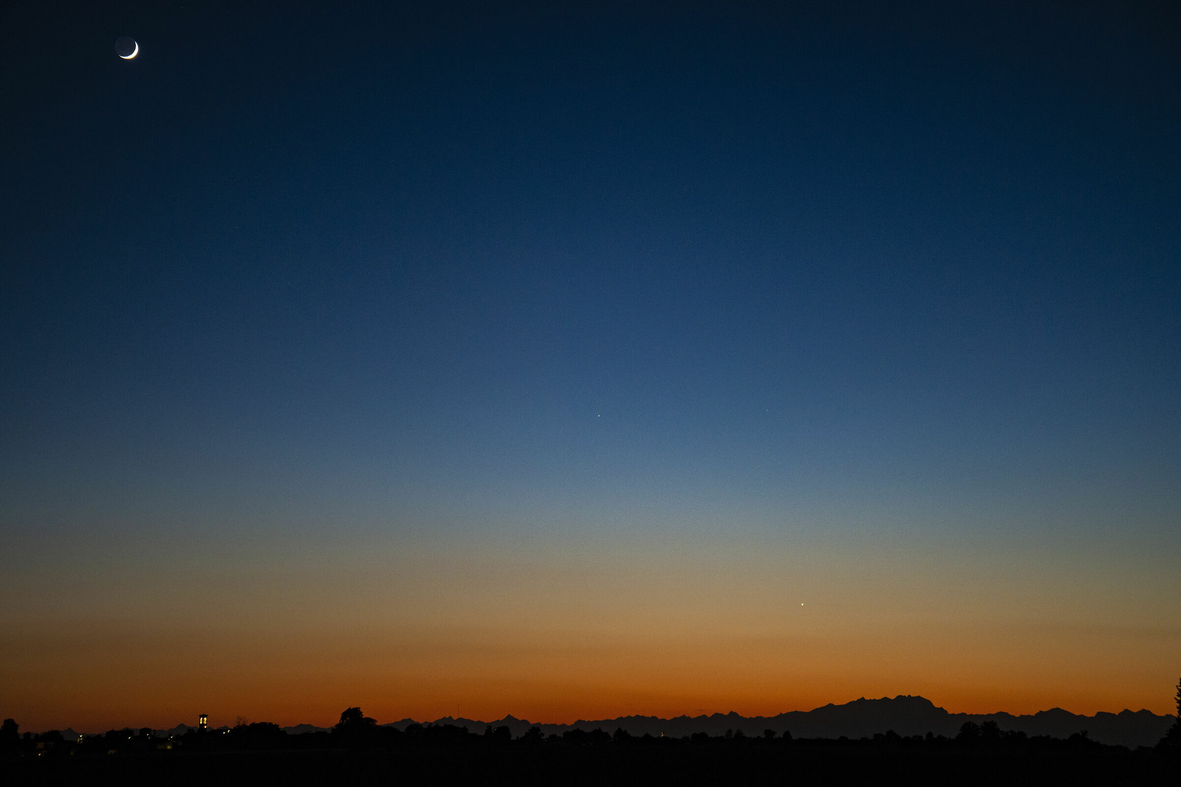 Moon, Mercury and Venus alignment