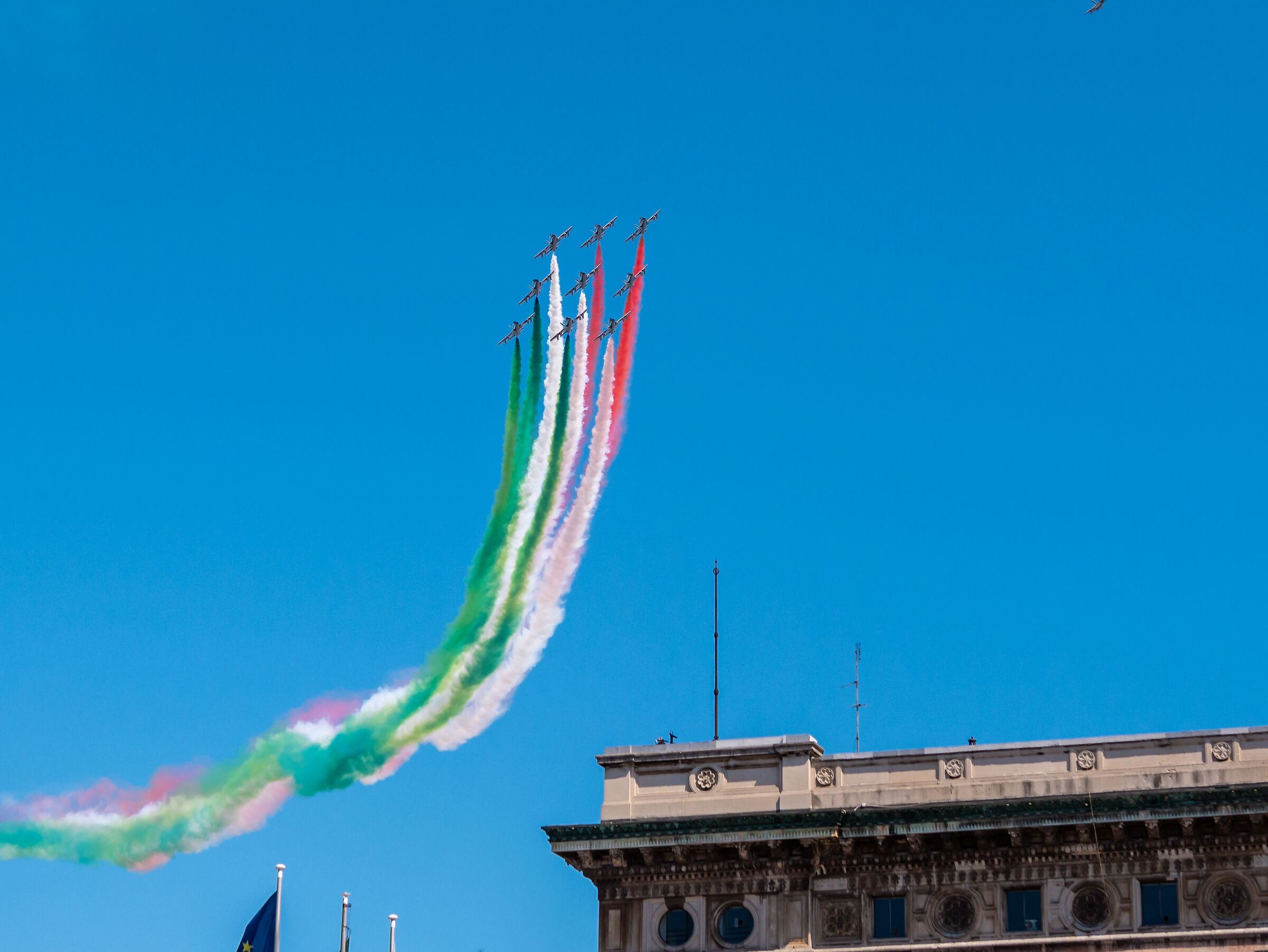 Tricolour Arrows - Milan Cathedral