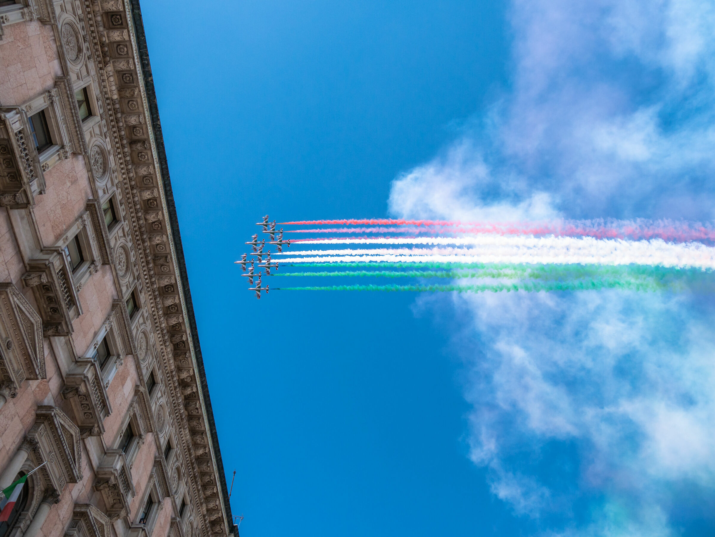 Tricolour Arrows - Milan Cathedral