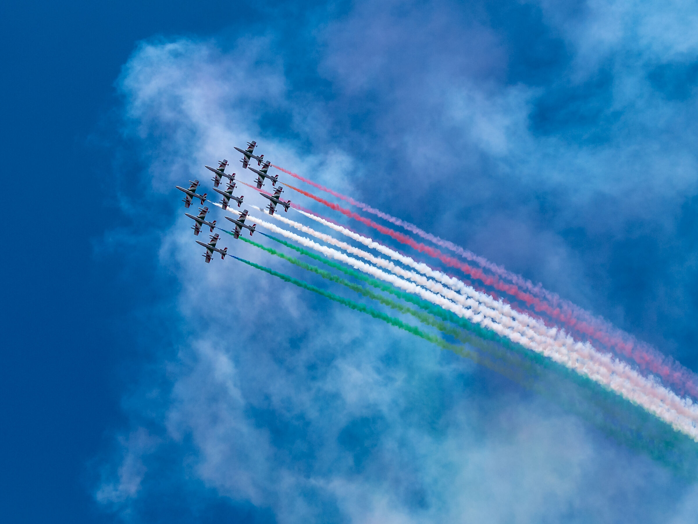 Tricolour Arrows - Milan Cathedral