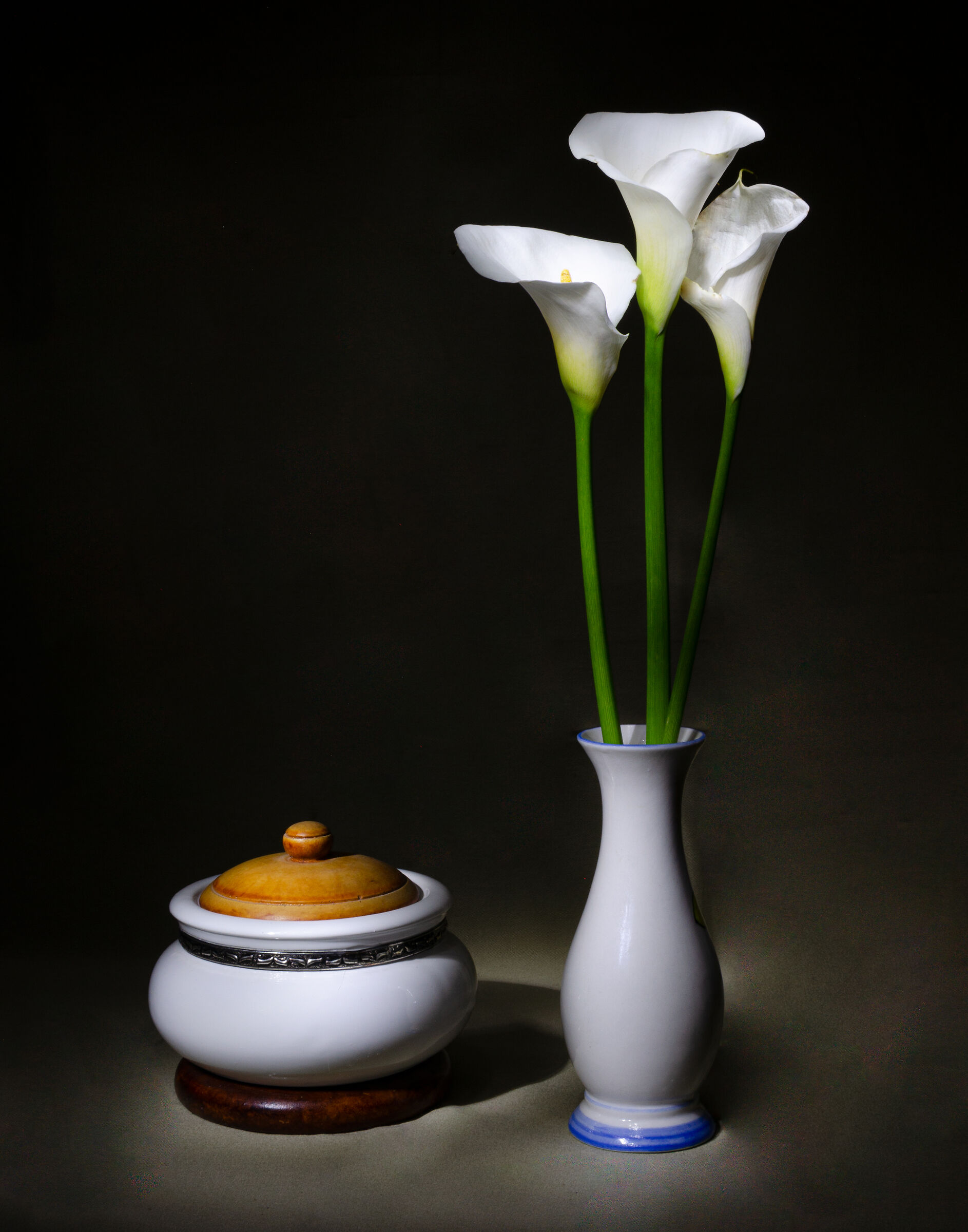 Vase with calle
