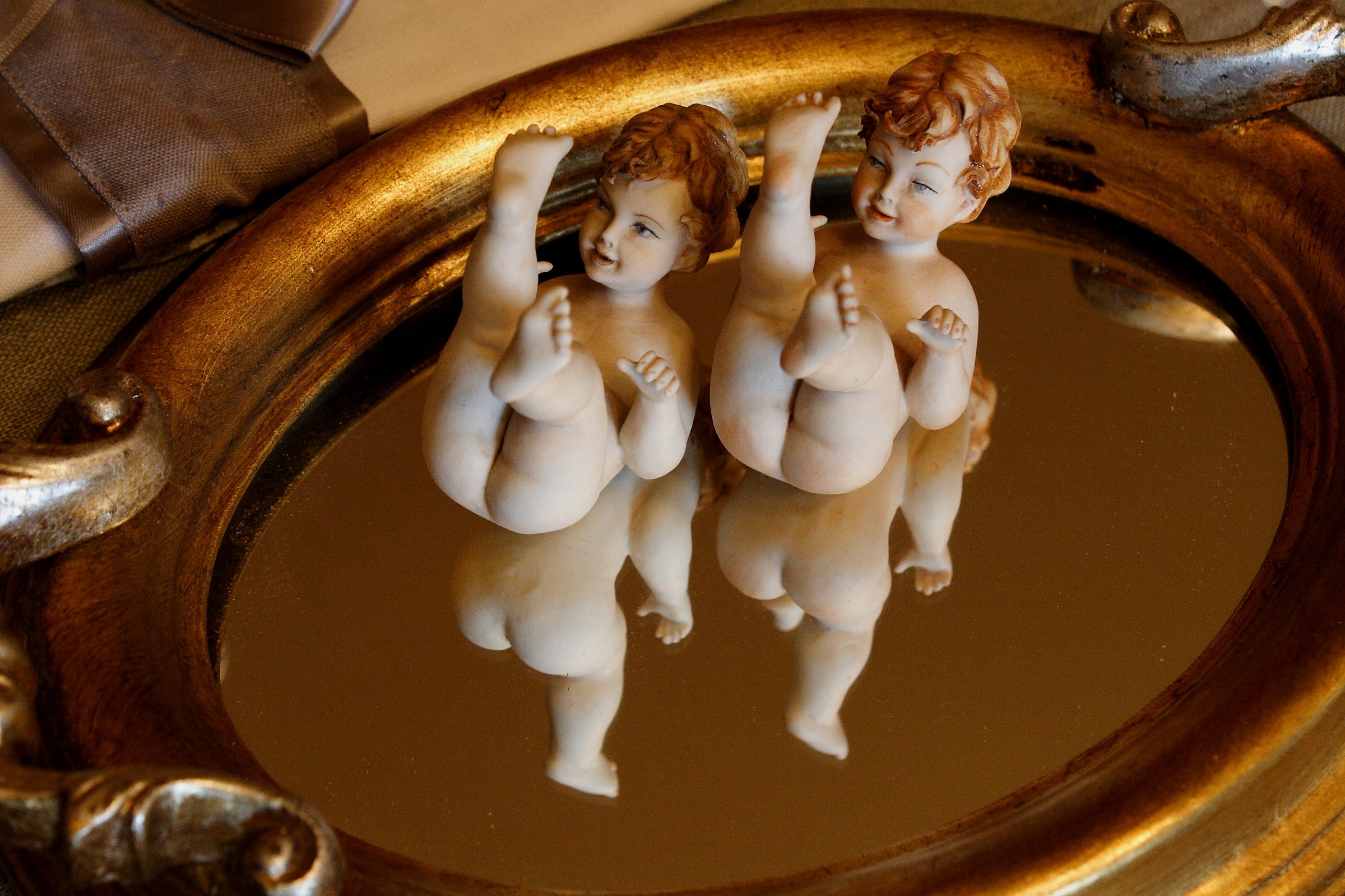 Gemini Capodimonte on mirror.