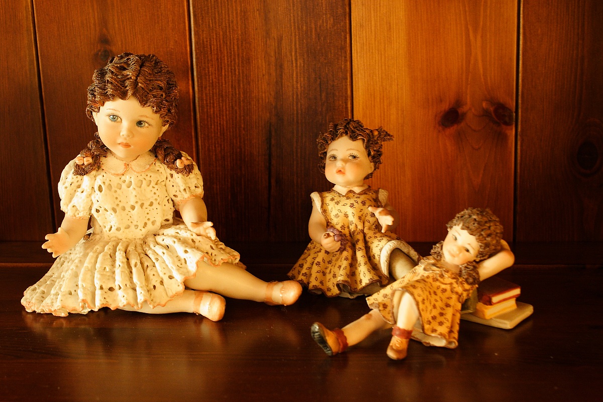 Insieme di bamboline.