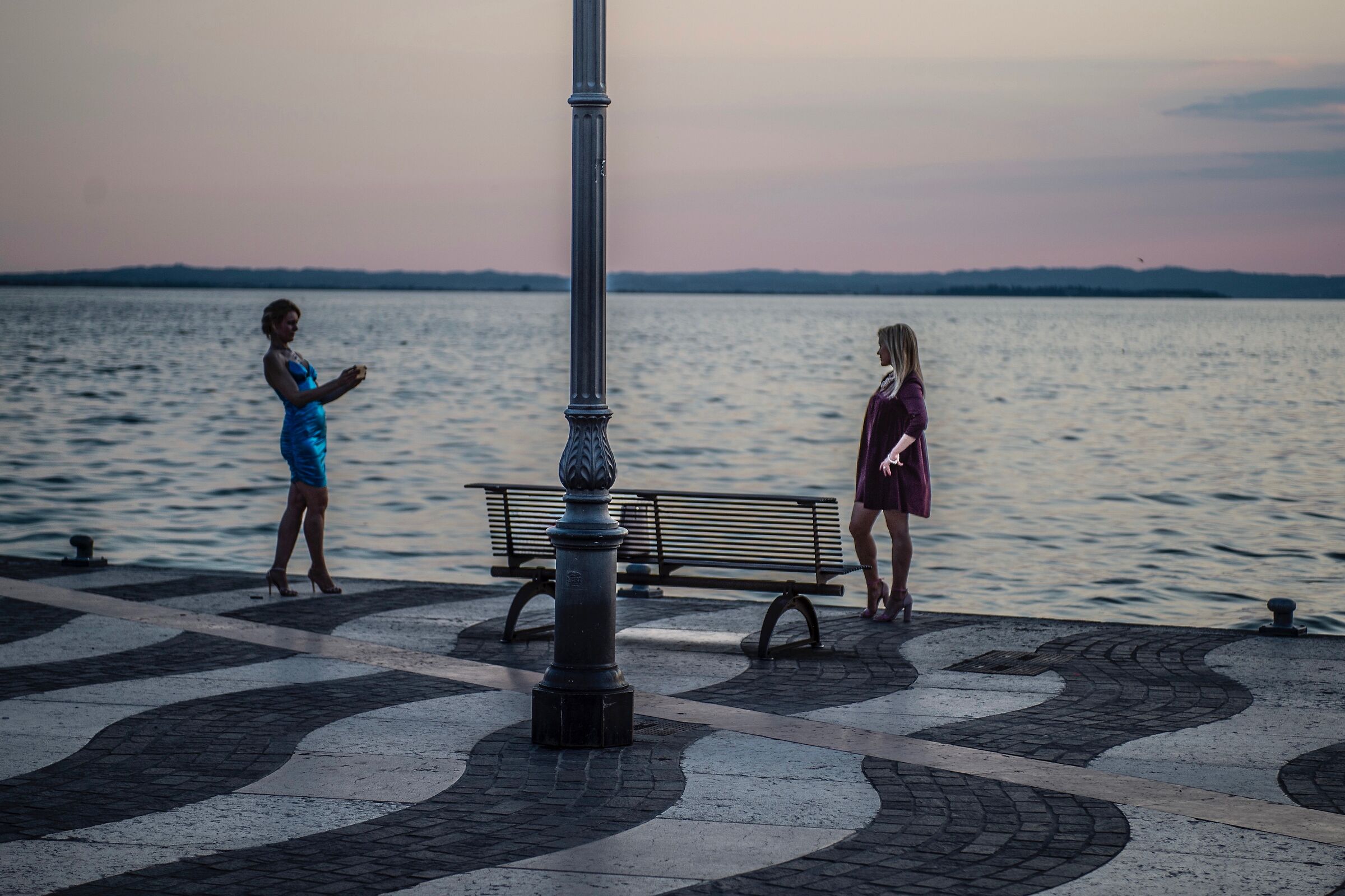 La sera sul lungolago