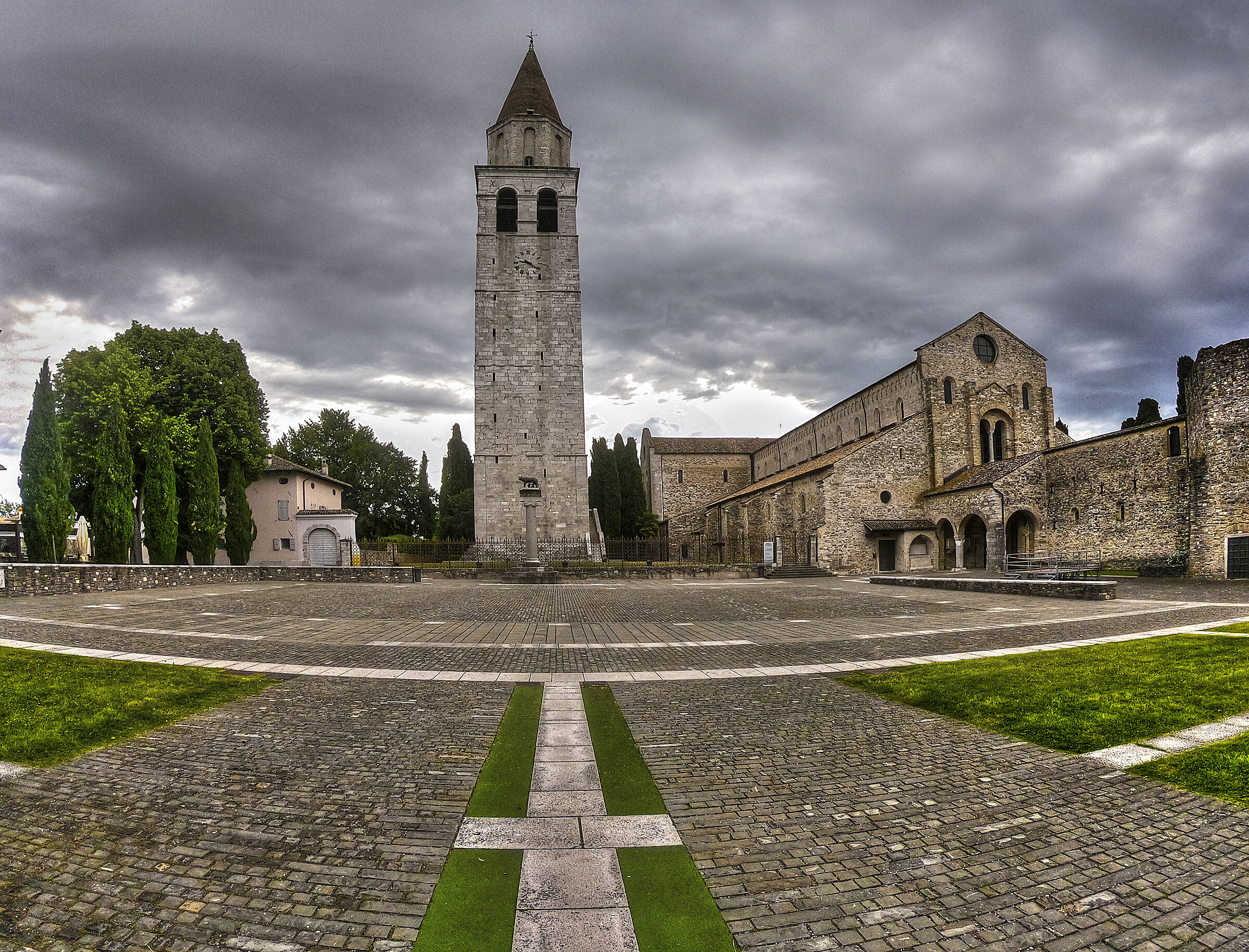 Aquileia, Piazza Capitolo