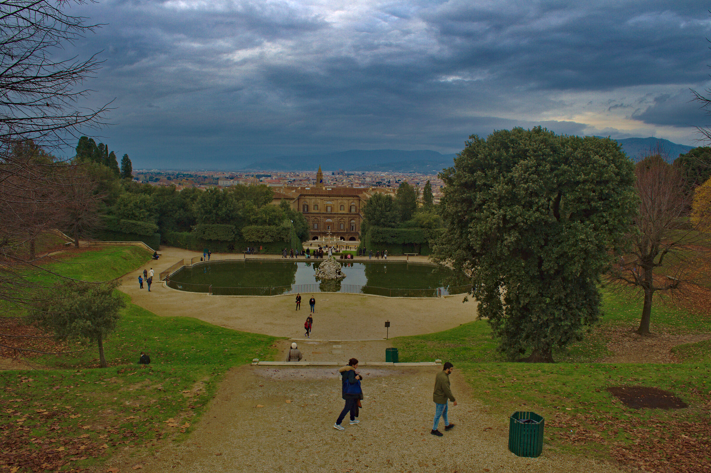 Sotto il cielo minaccioso