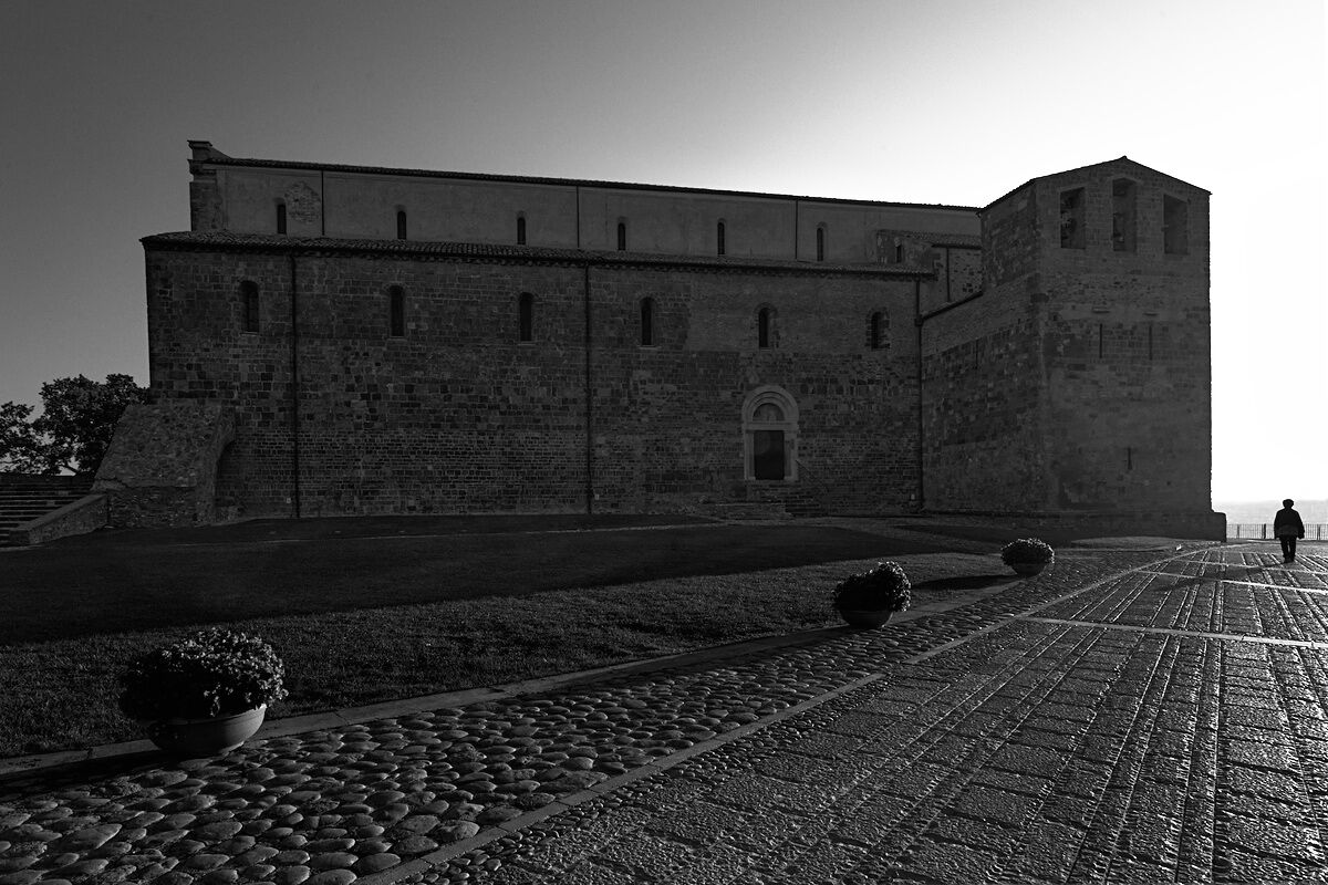 San Giovanni in Venere con figura