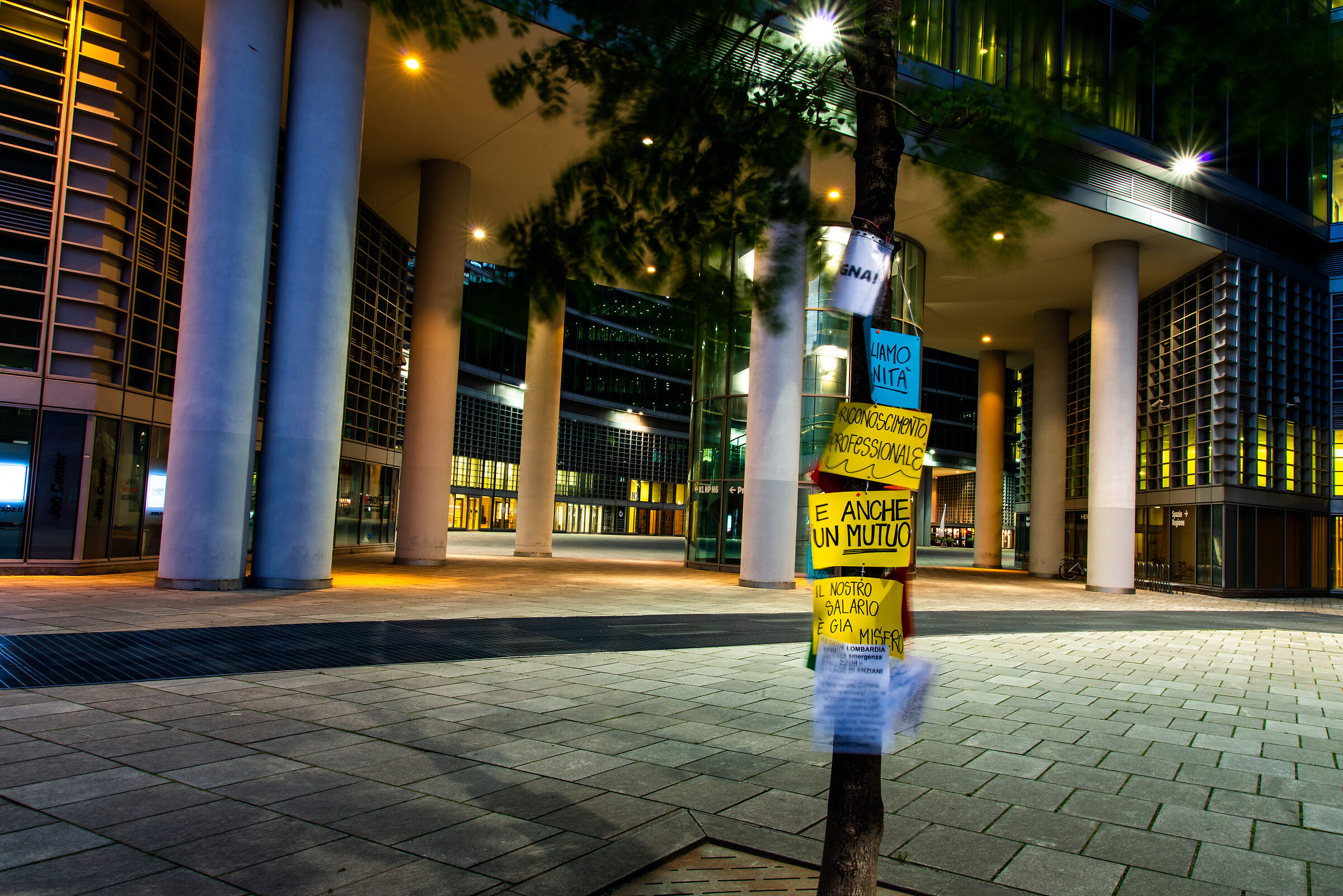 segni di proteste covid