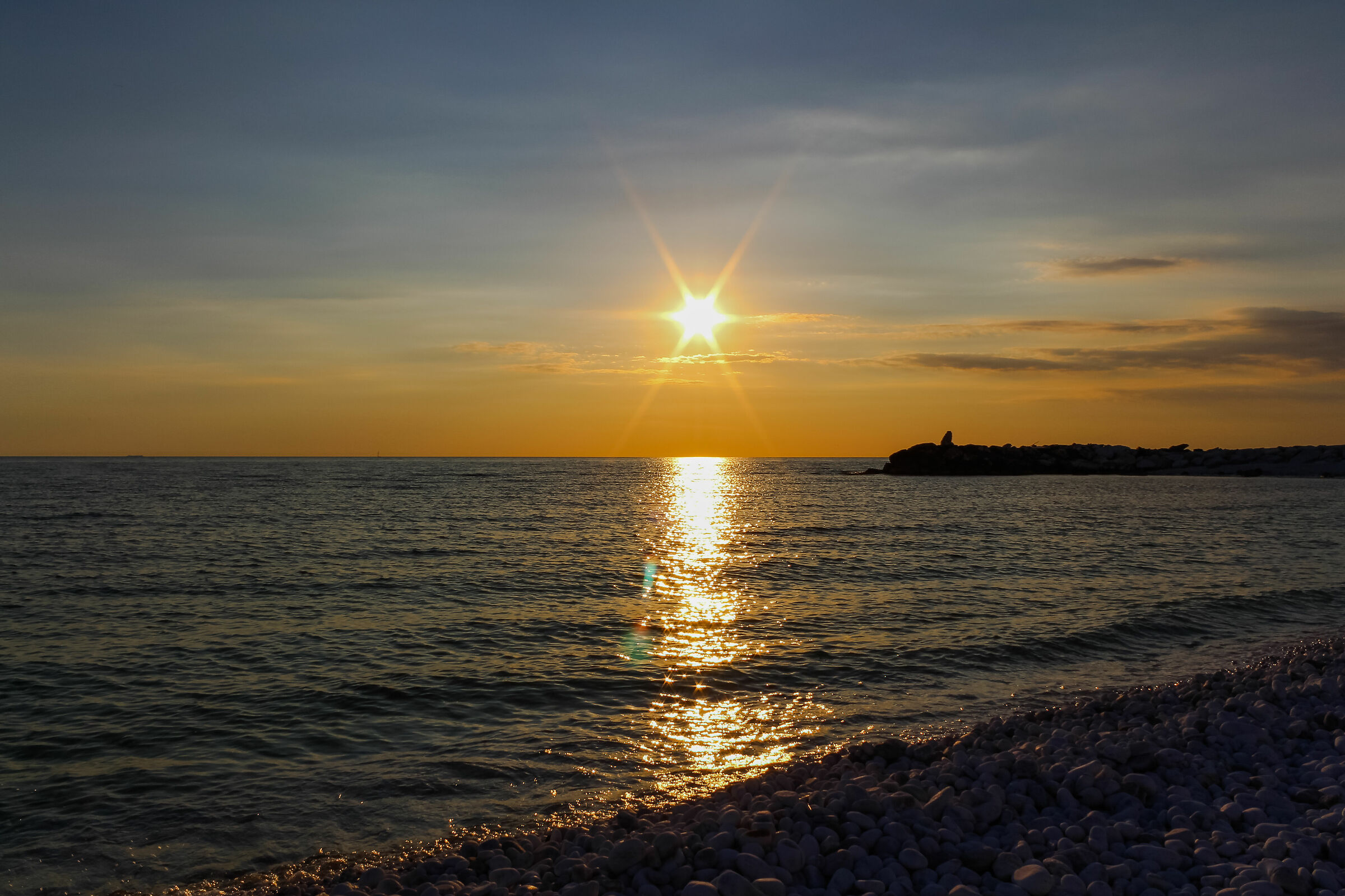 Tramonto in riva al mare