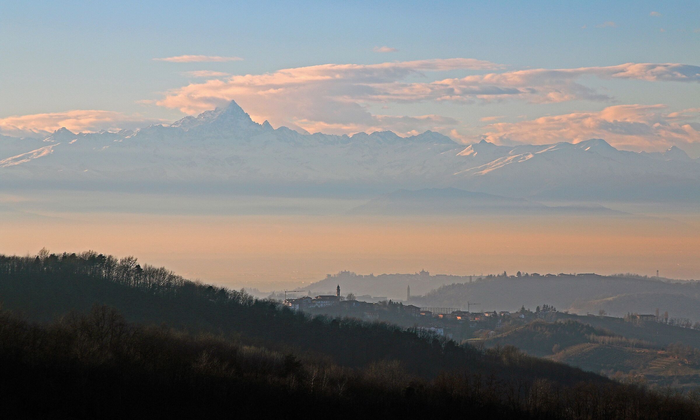 Inverno: Langhe con Alpi sullo sfondo