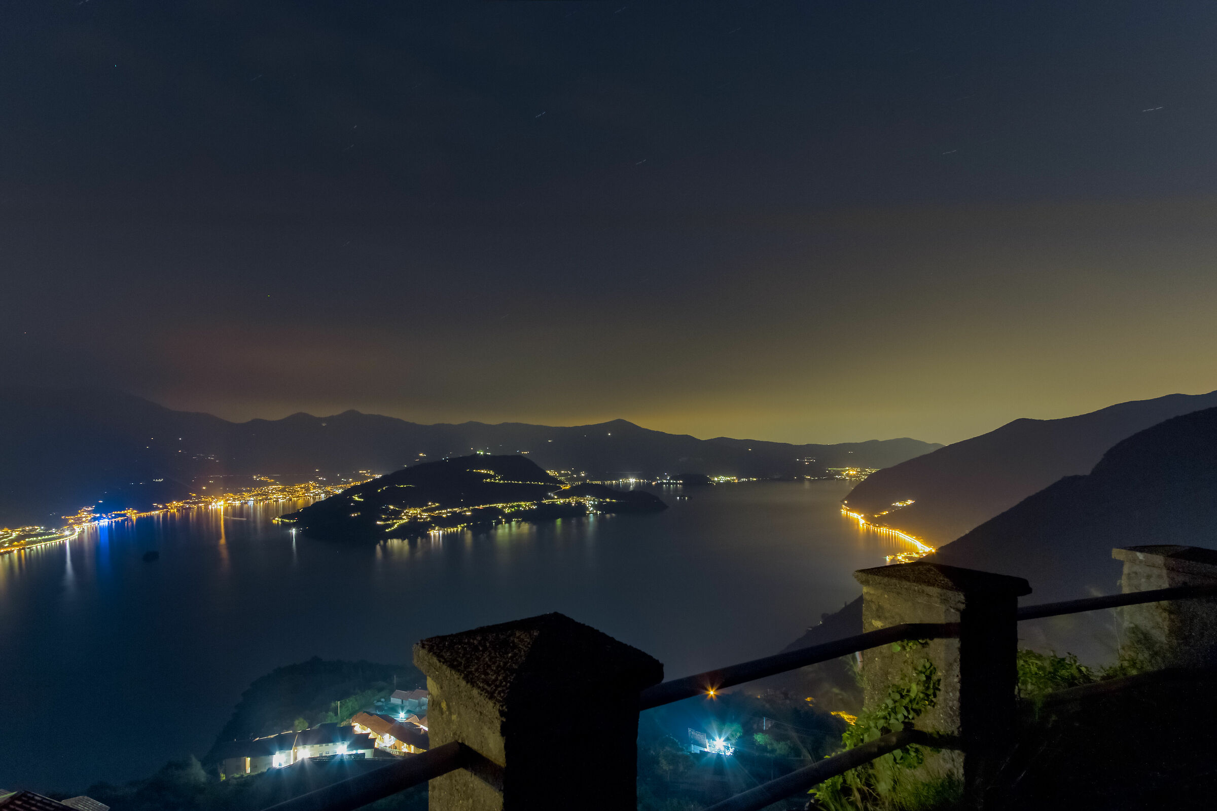 Lago d'iseo in notturna