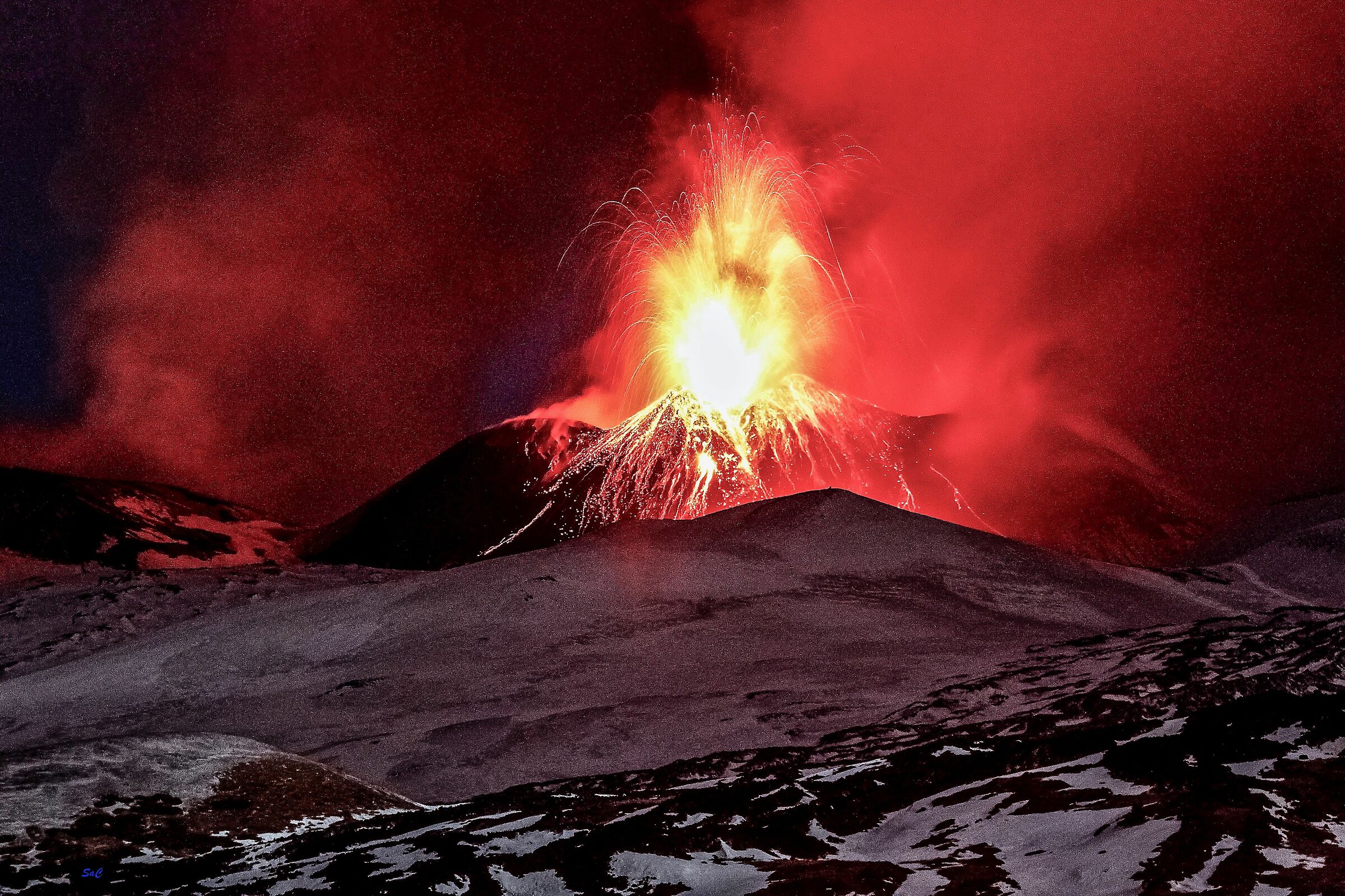 Tormenta di neve sull'Etna