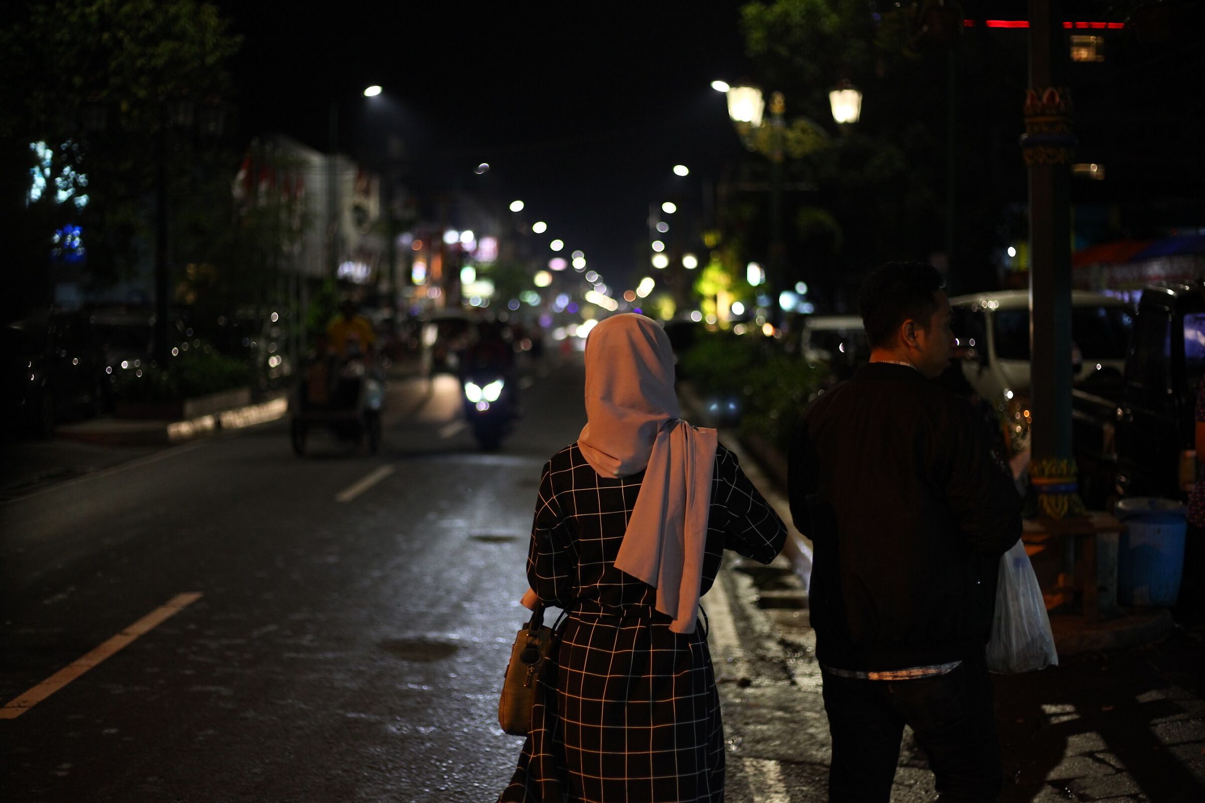 Ragazza a Yogyakarta a capodanno