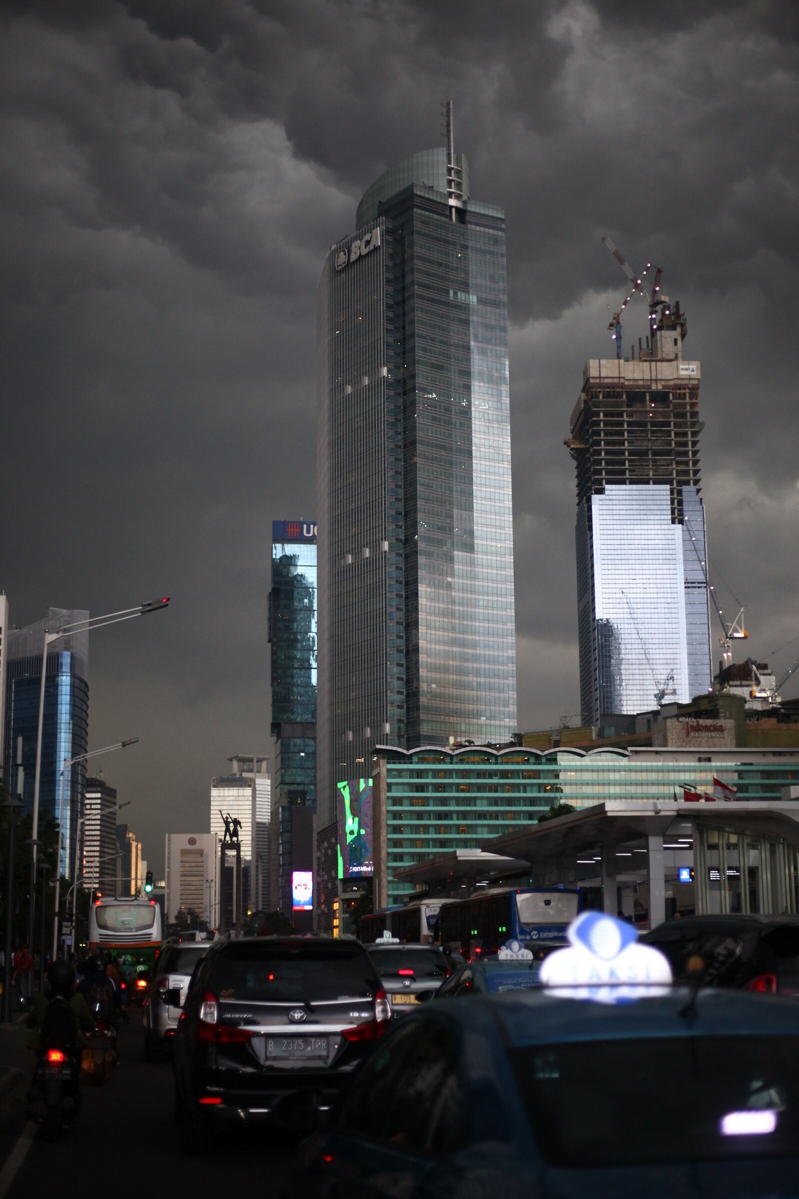 Cielo inquietante a Giacarta