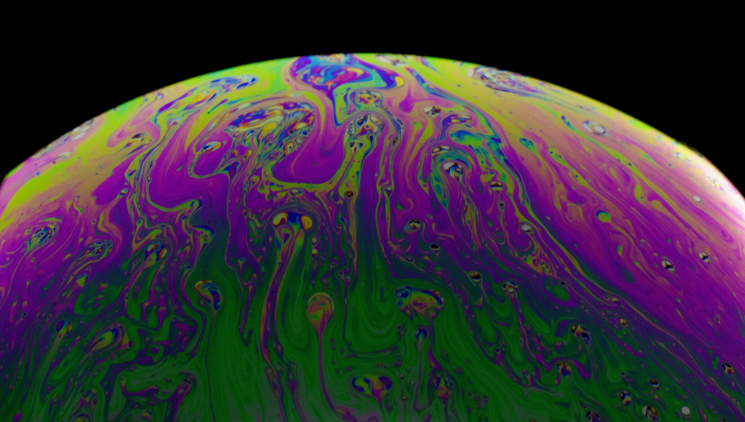 l'universo racchiuso in una bolla di sapone