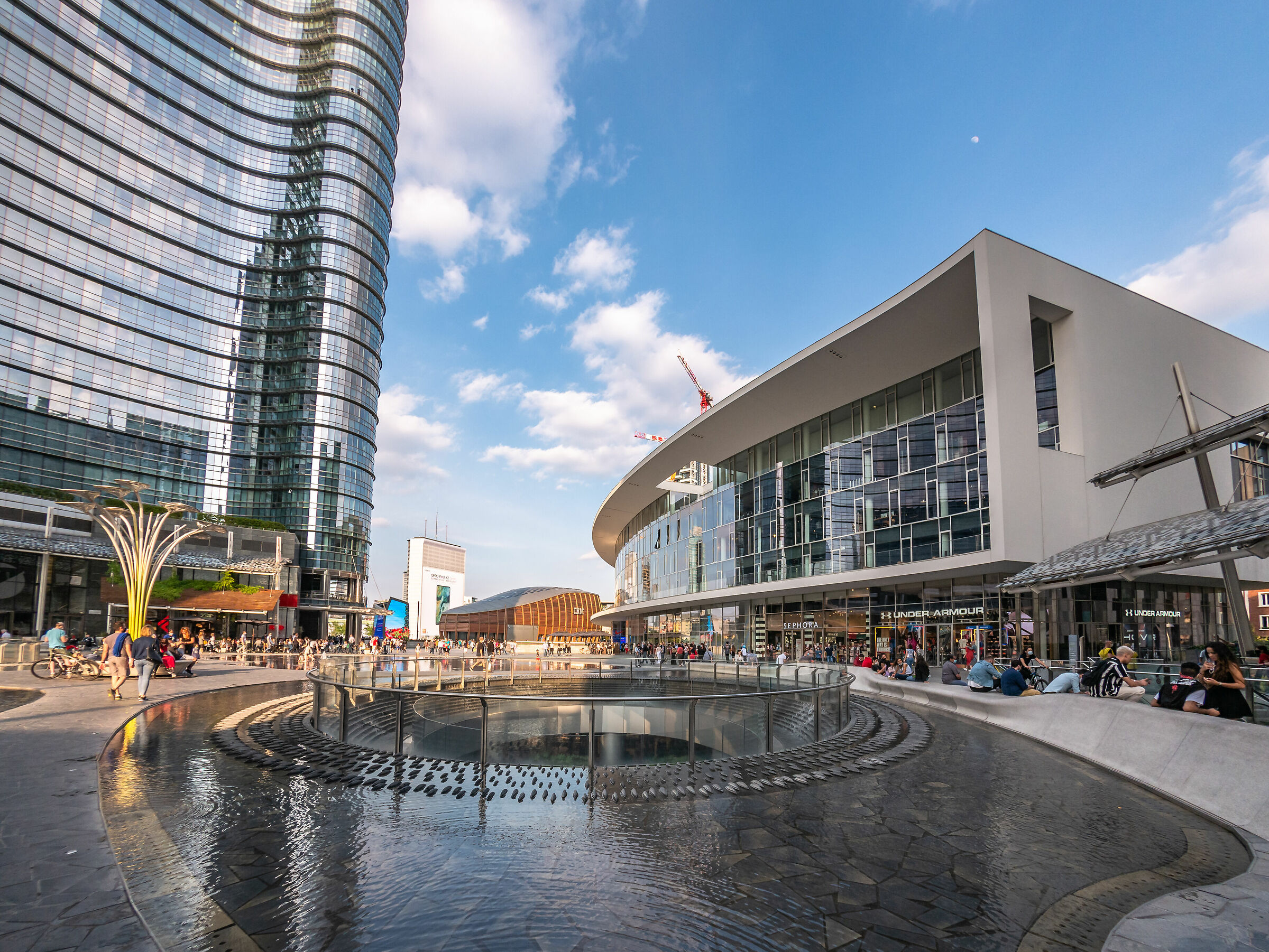 Piazza Gae Aulenti - Milan