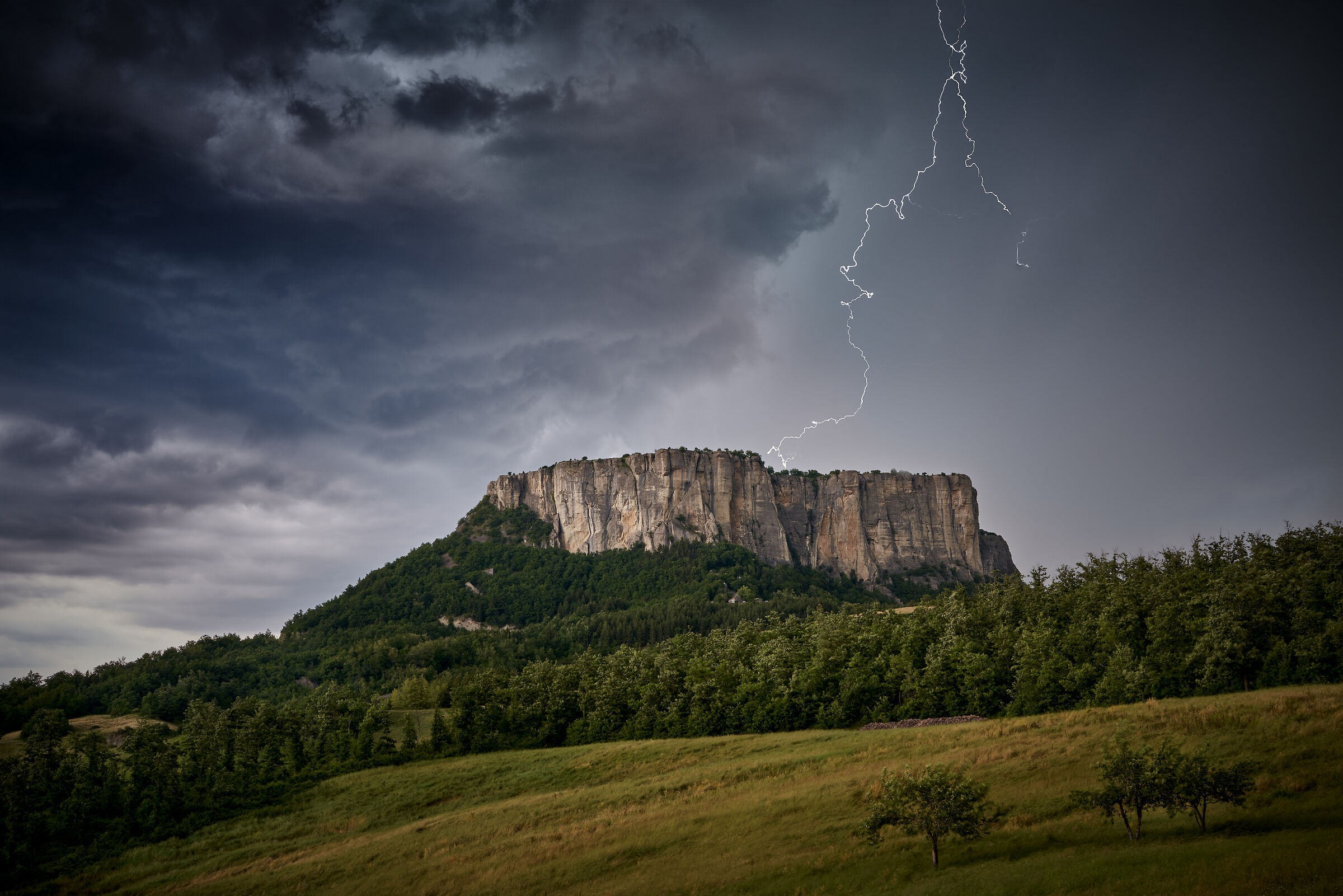 Thunderstorm on the Bismantova Stone