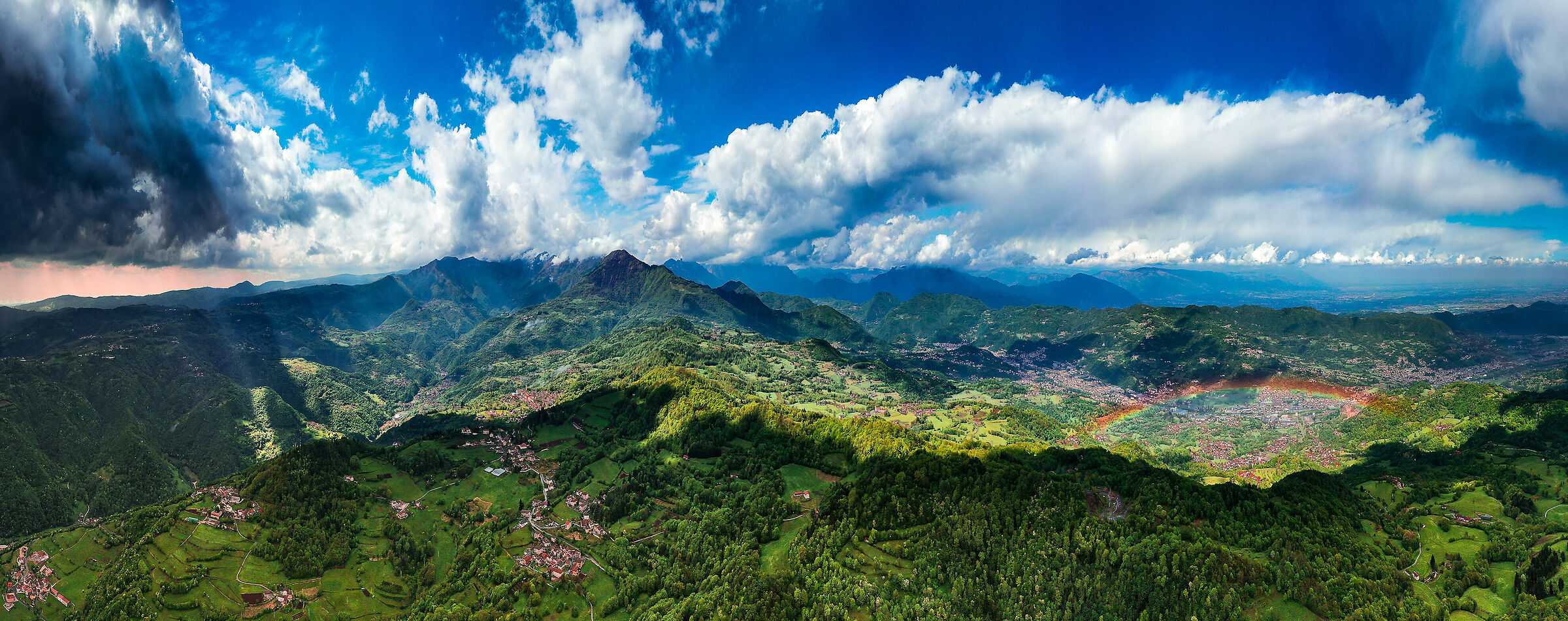 Panoramica con arcobaleno