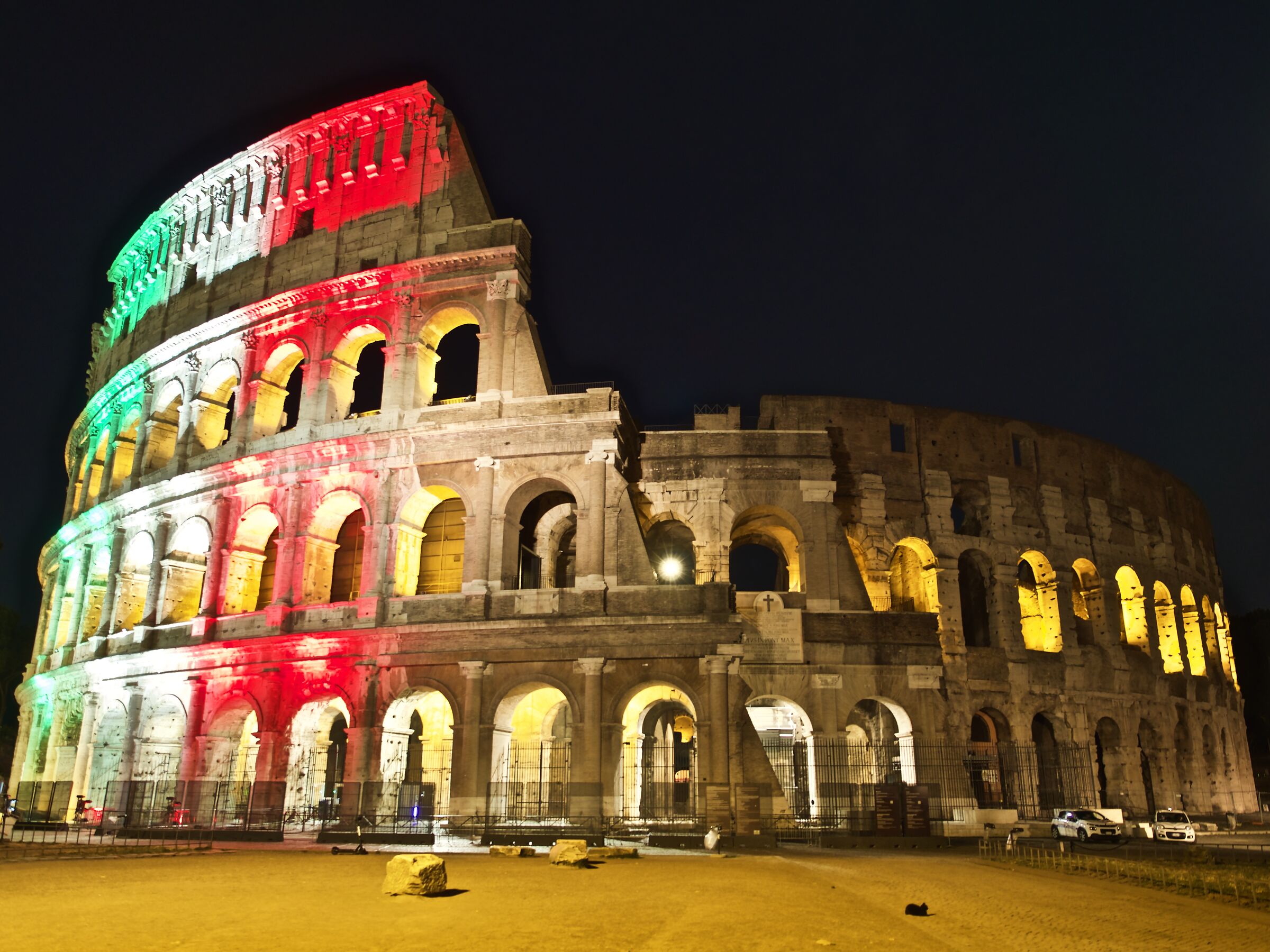 Colosseo feat italian flag