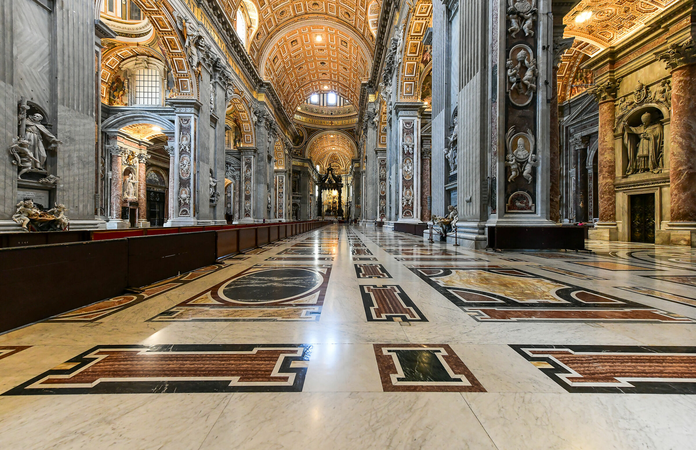 Covid 19-Rome deserted, St. Peter's Basilica