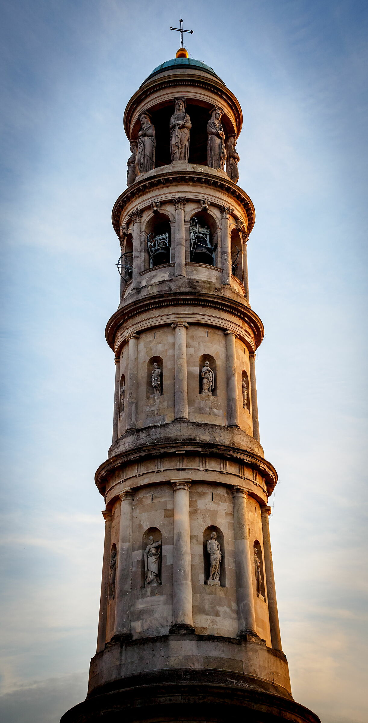 Urgnano, il campanile.