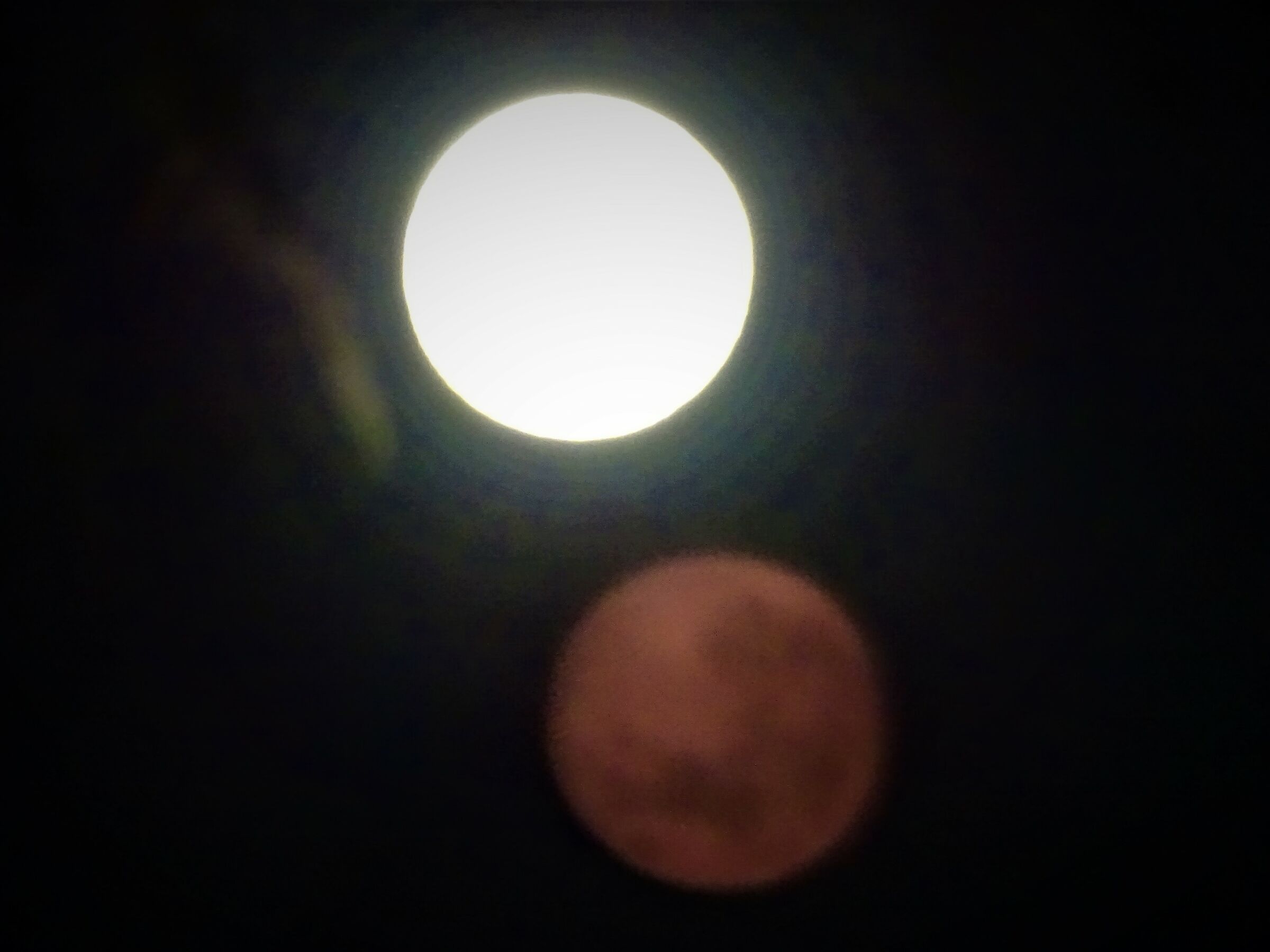 full moon and strawberry of 05-06-2020