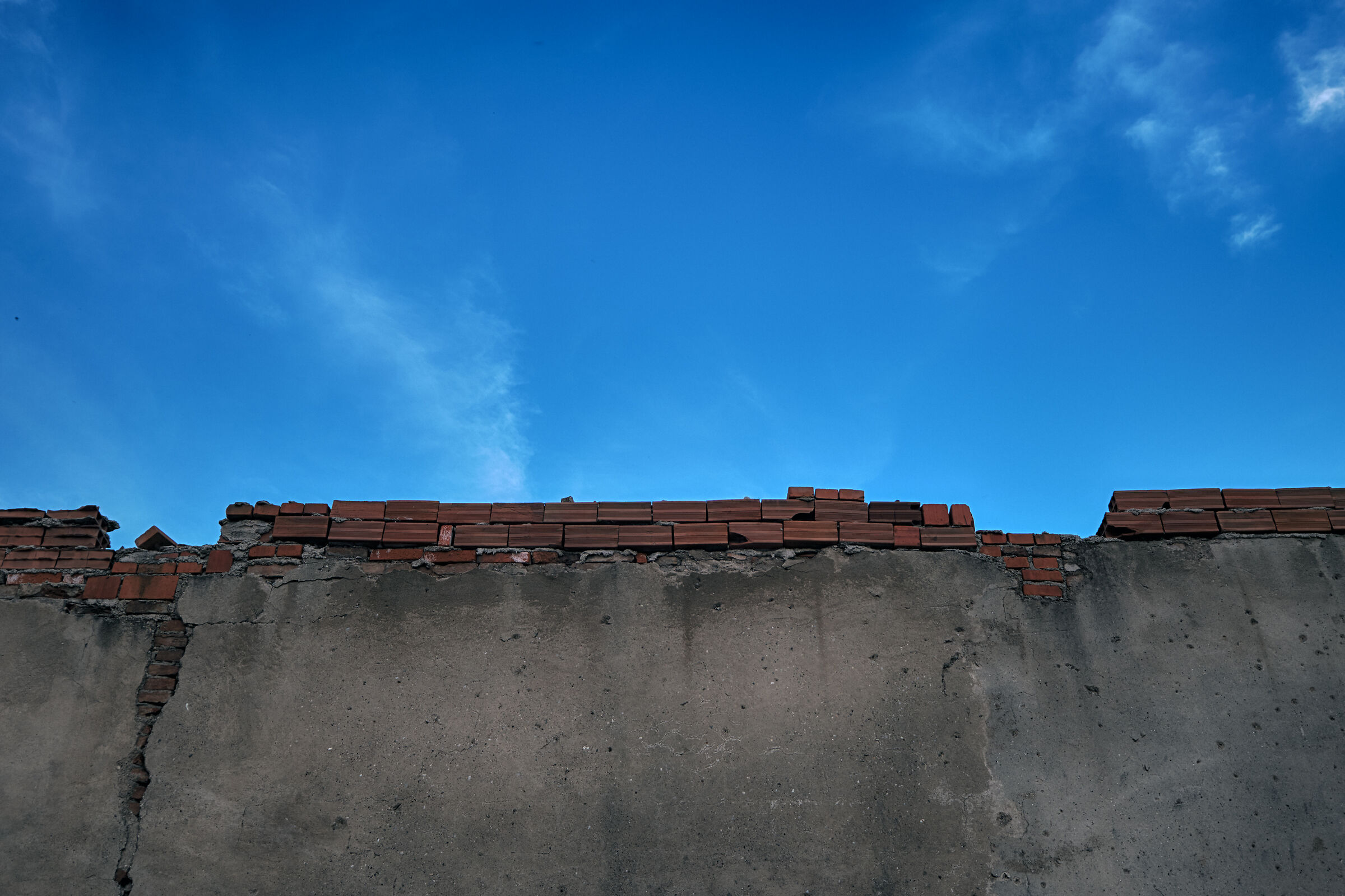 Il cielo è blu anche sopra via Milano 6