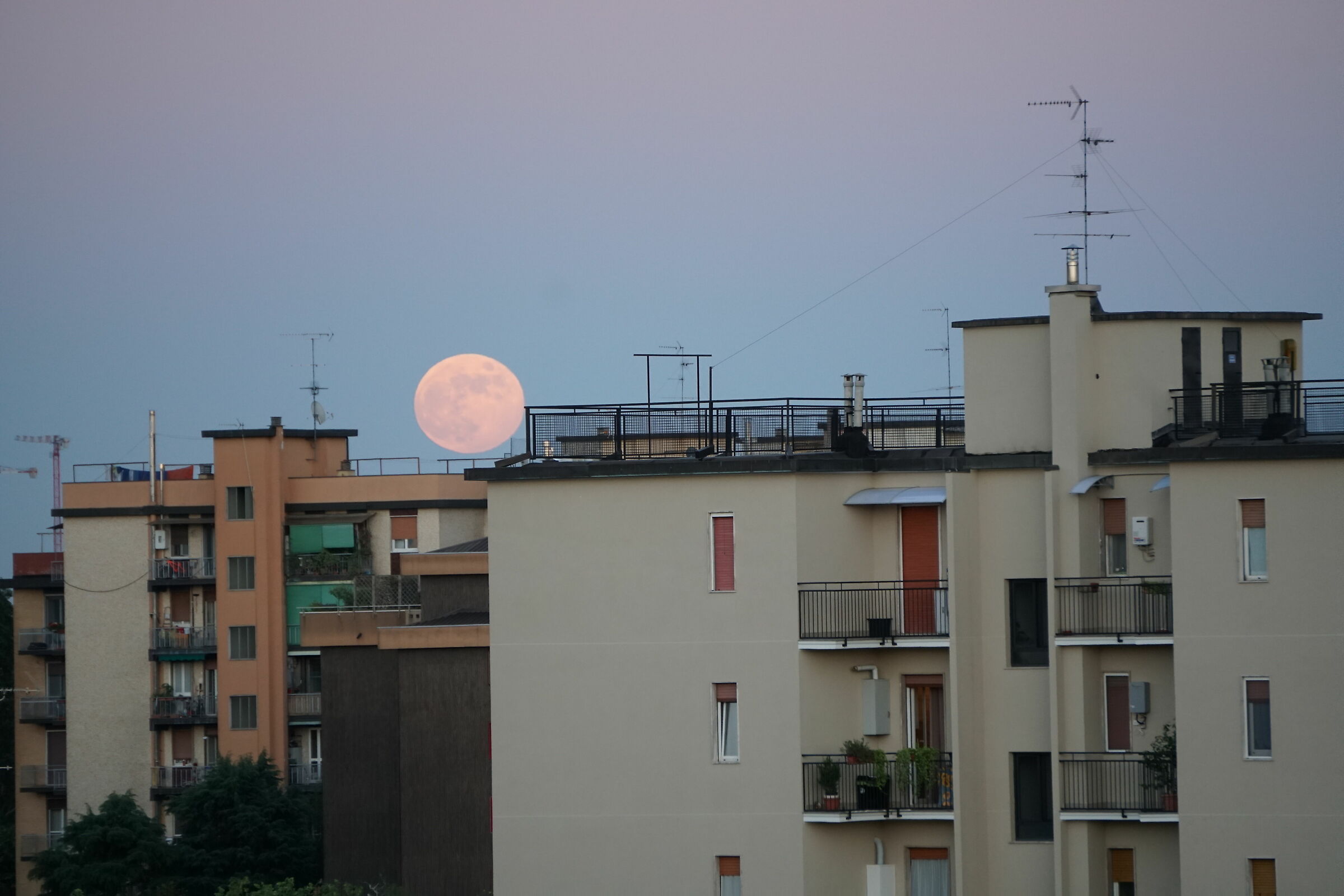 La luna all'improvviso