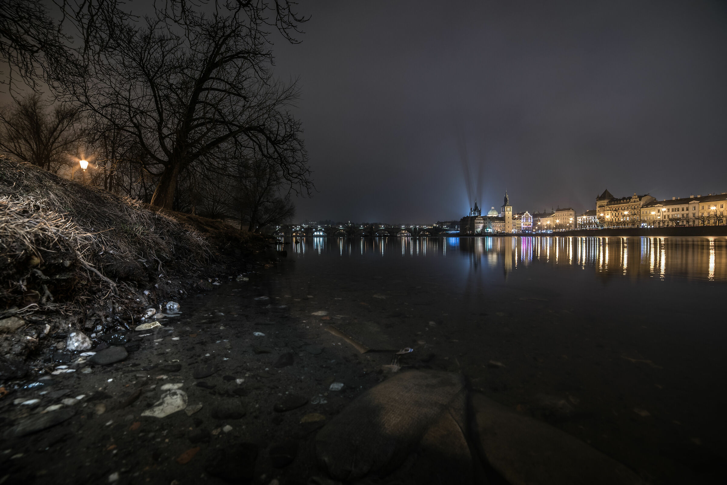 Praga vista dal fiume Moldava