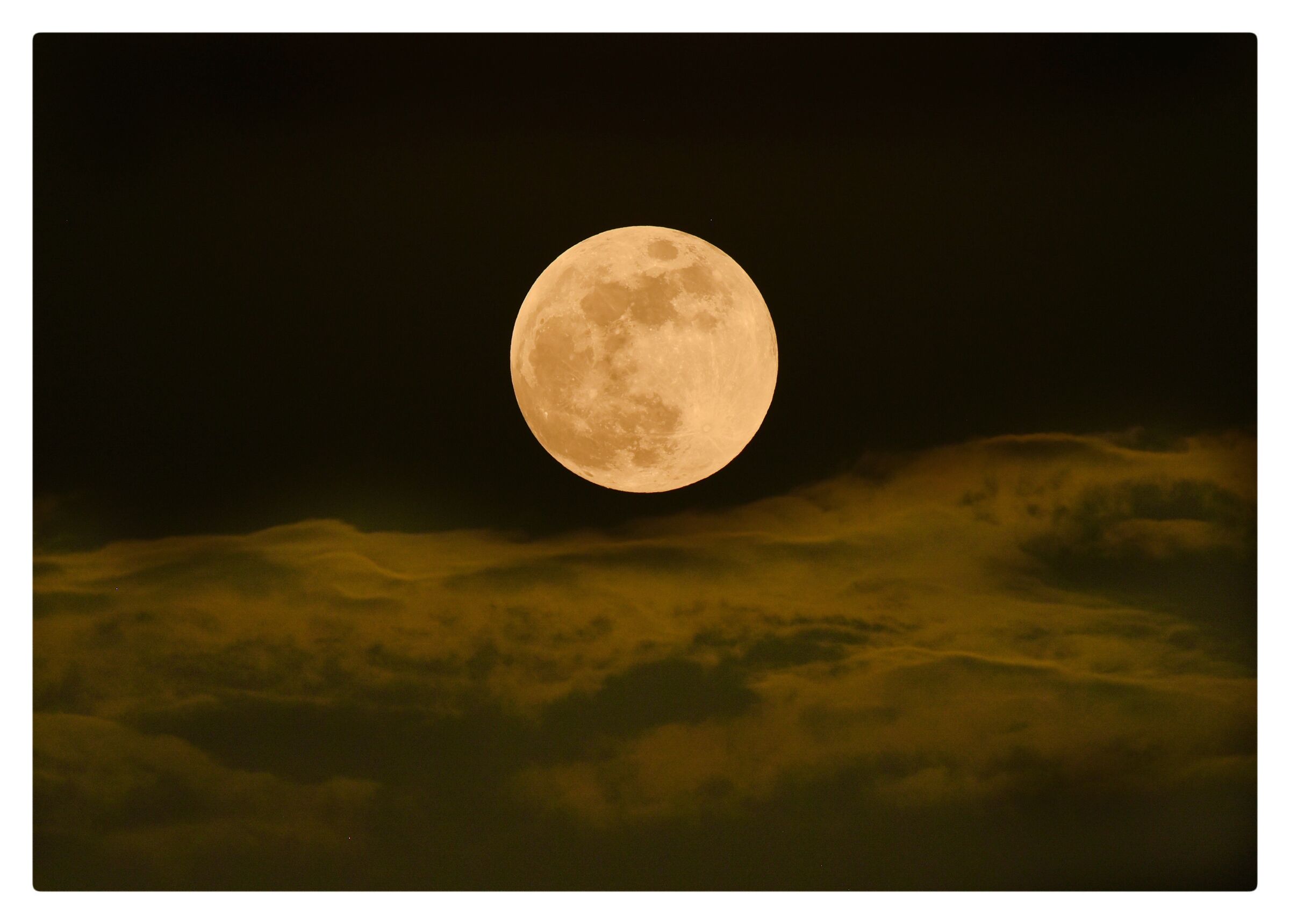 Luna Piena come una perla